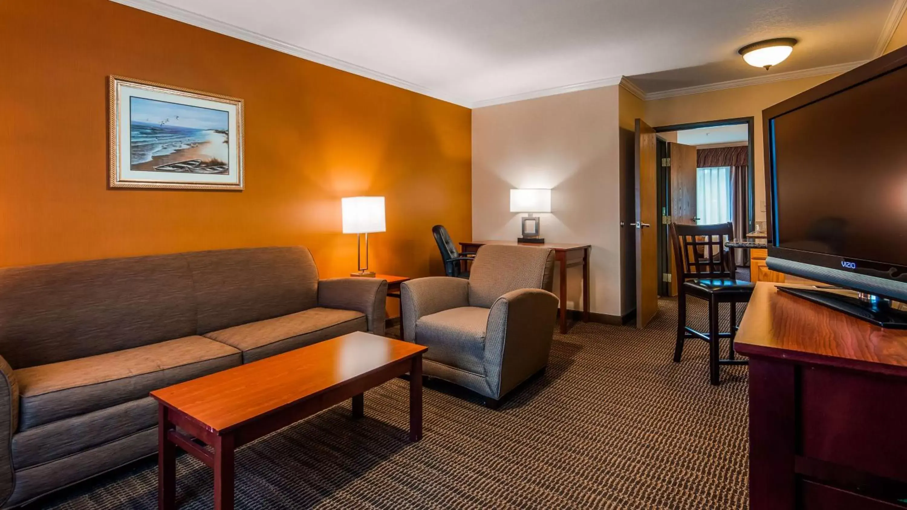 Photo of the whole room, Seating Area in Best Western Plus Landmark Inn