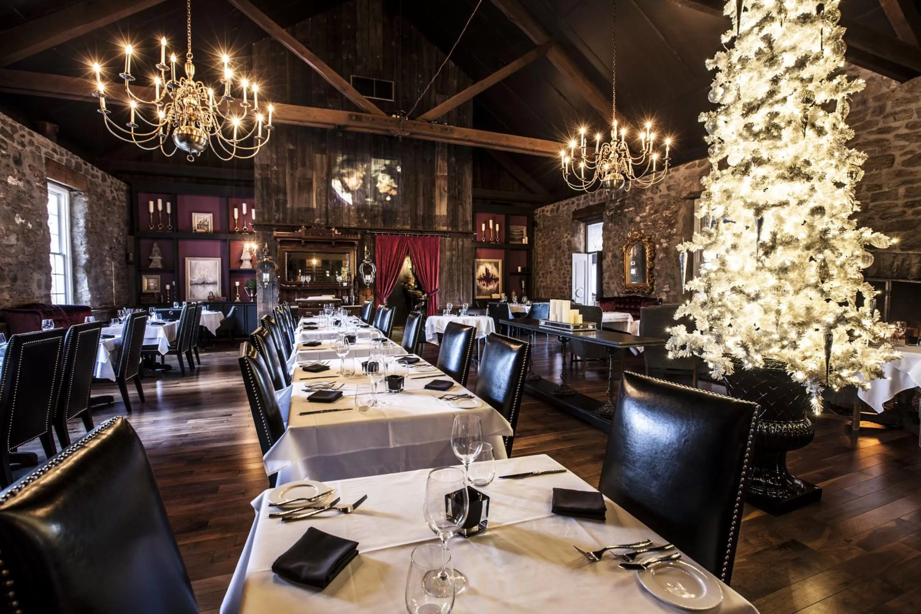 Restaurant/places to eat in Old Stone Inn Boutique Hotel