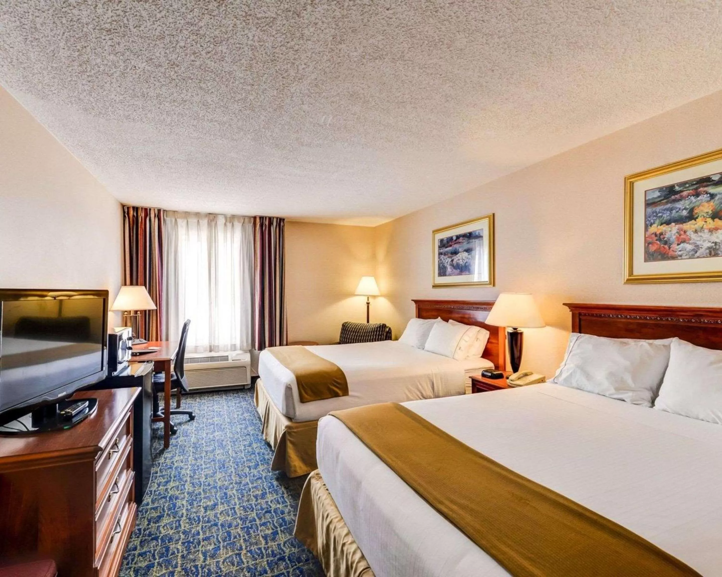 Photo of the whole room, Bed in Quality Inn Spring Mills - Martinsburg North