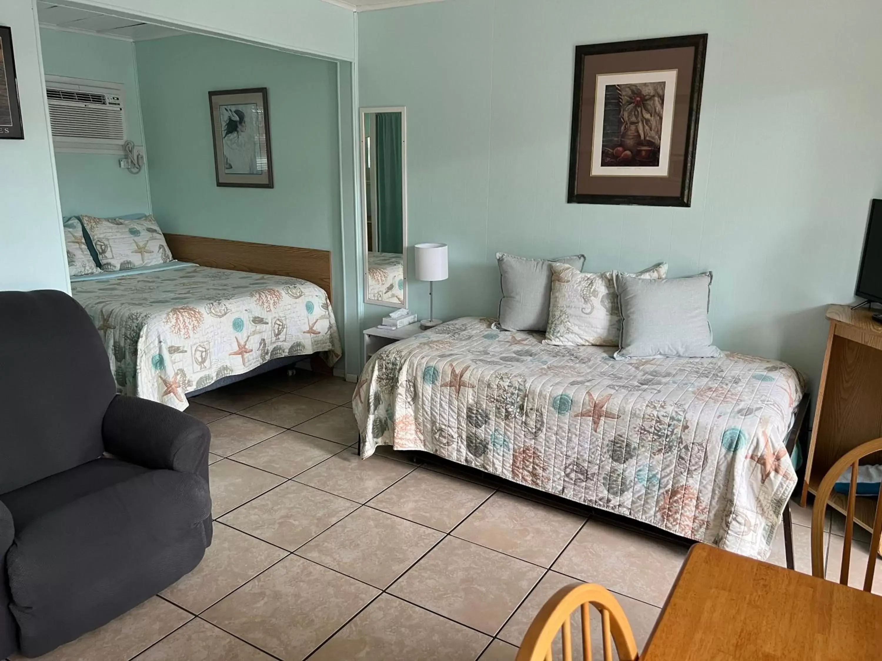 Bed in Carousel Motel -Redington Shores