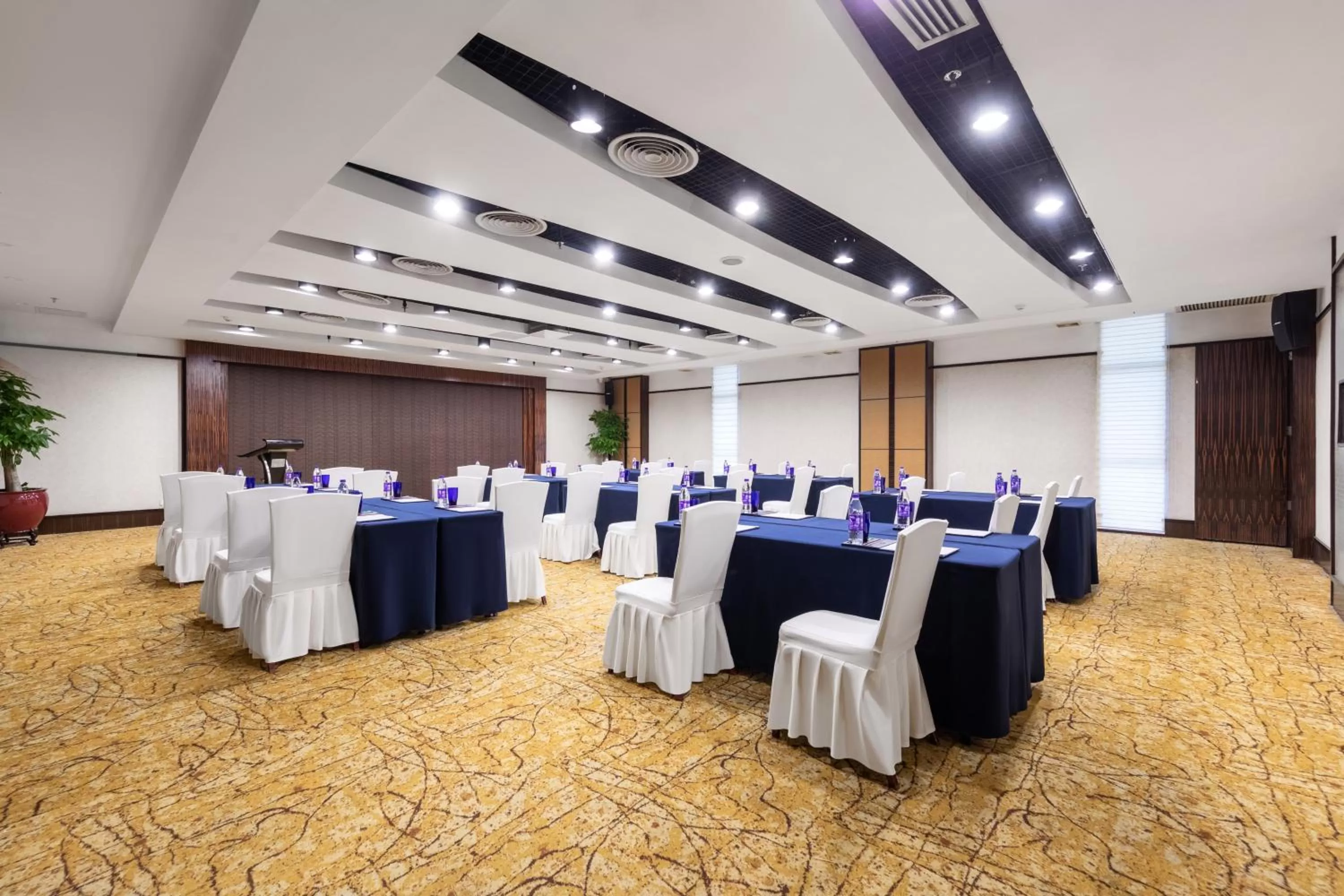 Meeting/conference room in Crowne Plaza Foshan by IHG