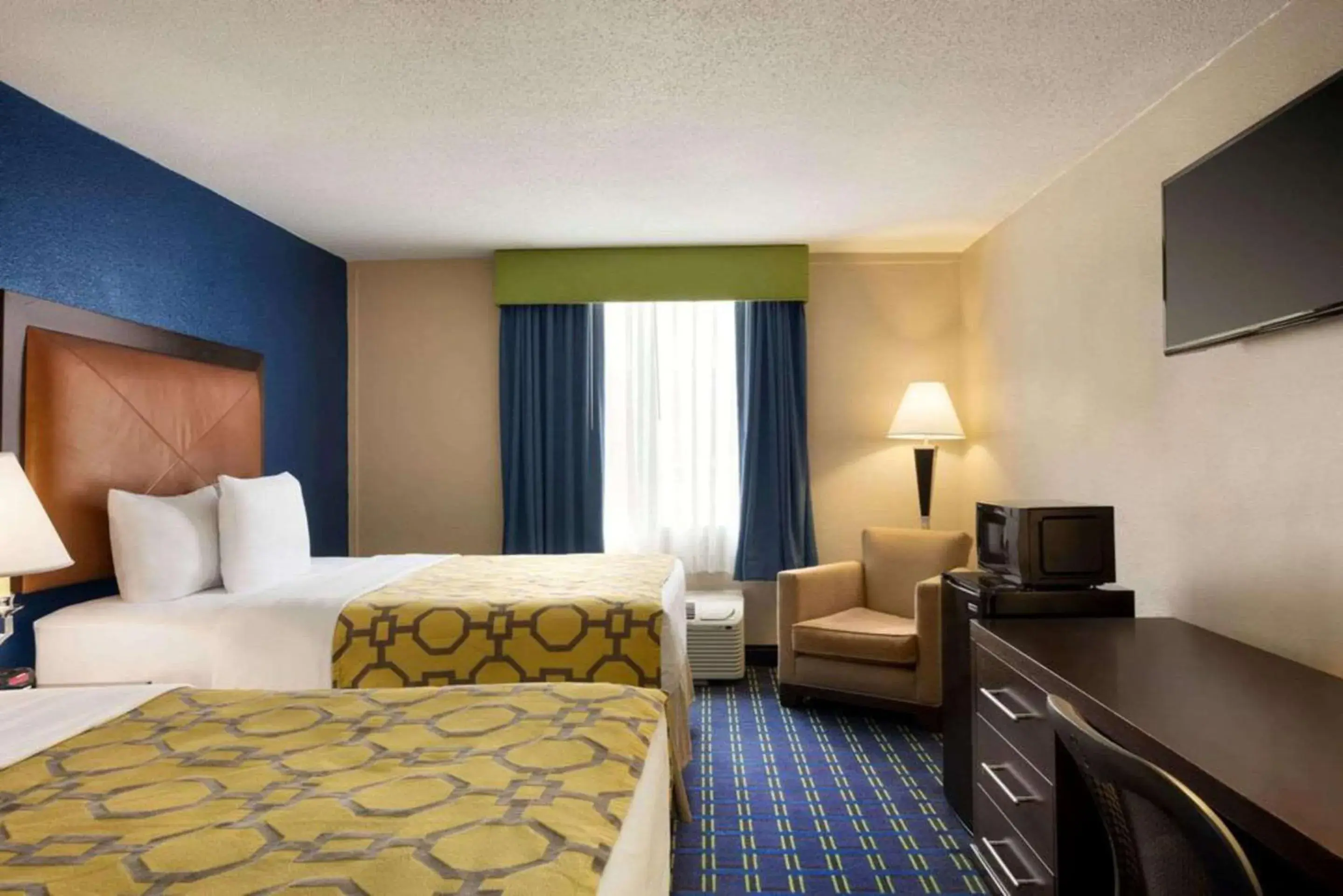 Bedroom, Bed in Express Inn and Suites