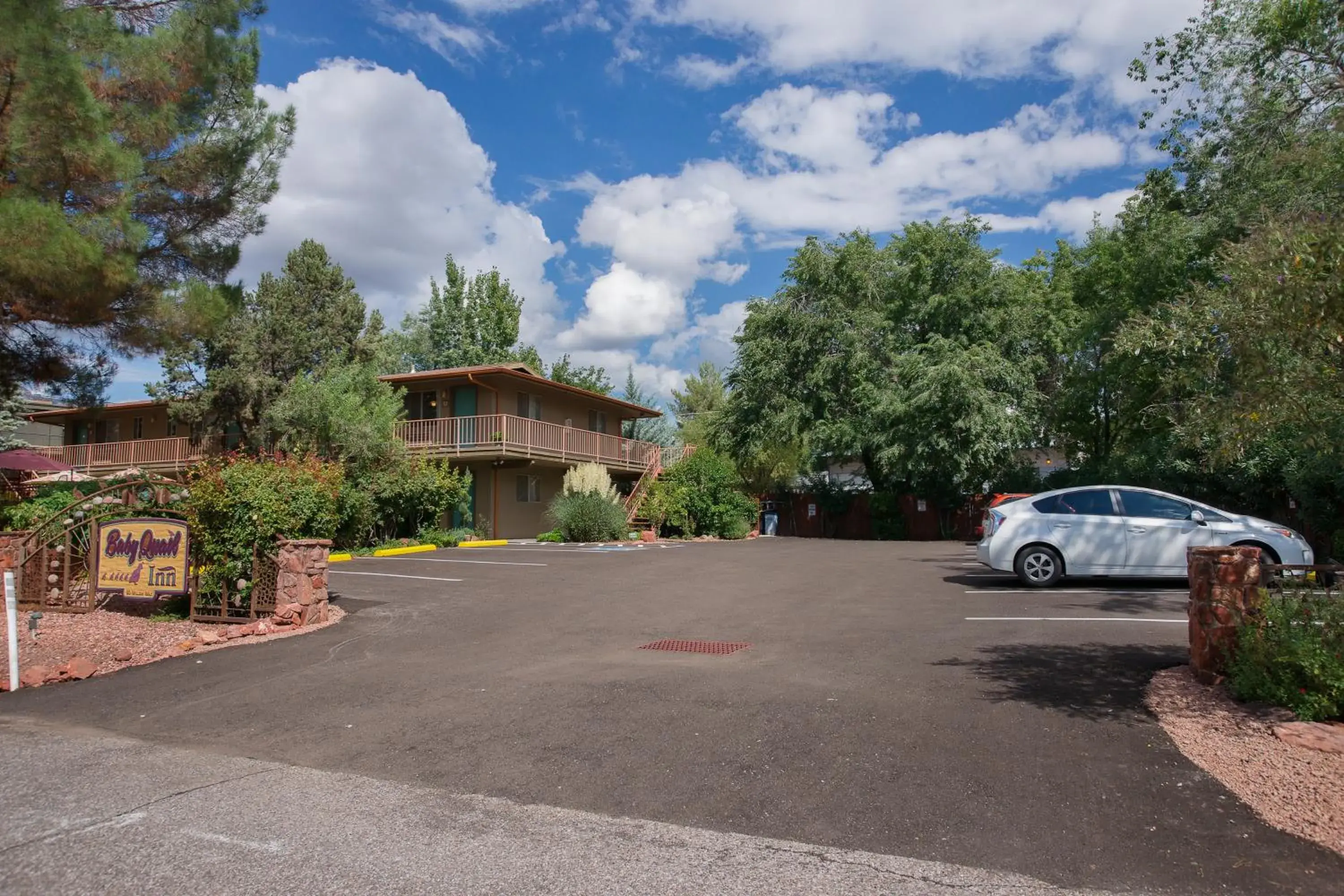 Property building in Baby Quail Inn Property building in Baby Quail Inn