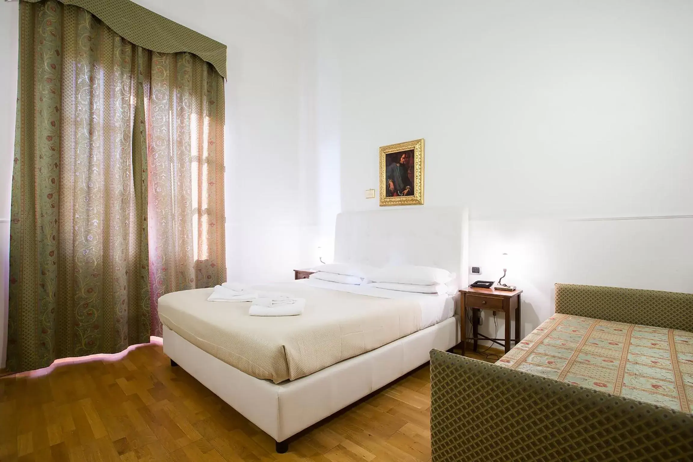 Bedroom, Bed in Relais Hotel Centrale "Dimora Storica"