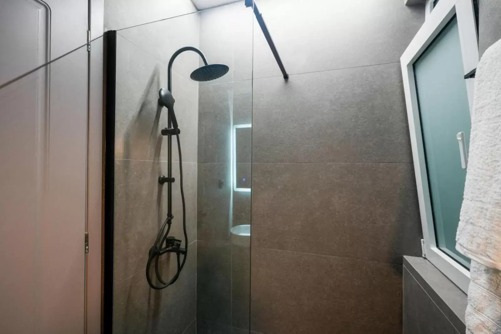Shower, Bathroom in CASA DIVINUS SUITES