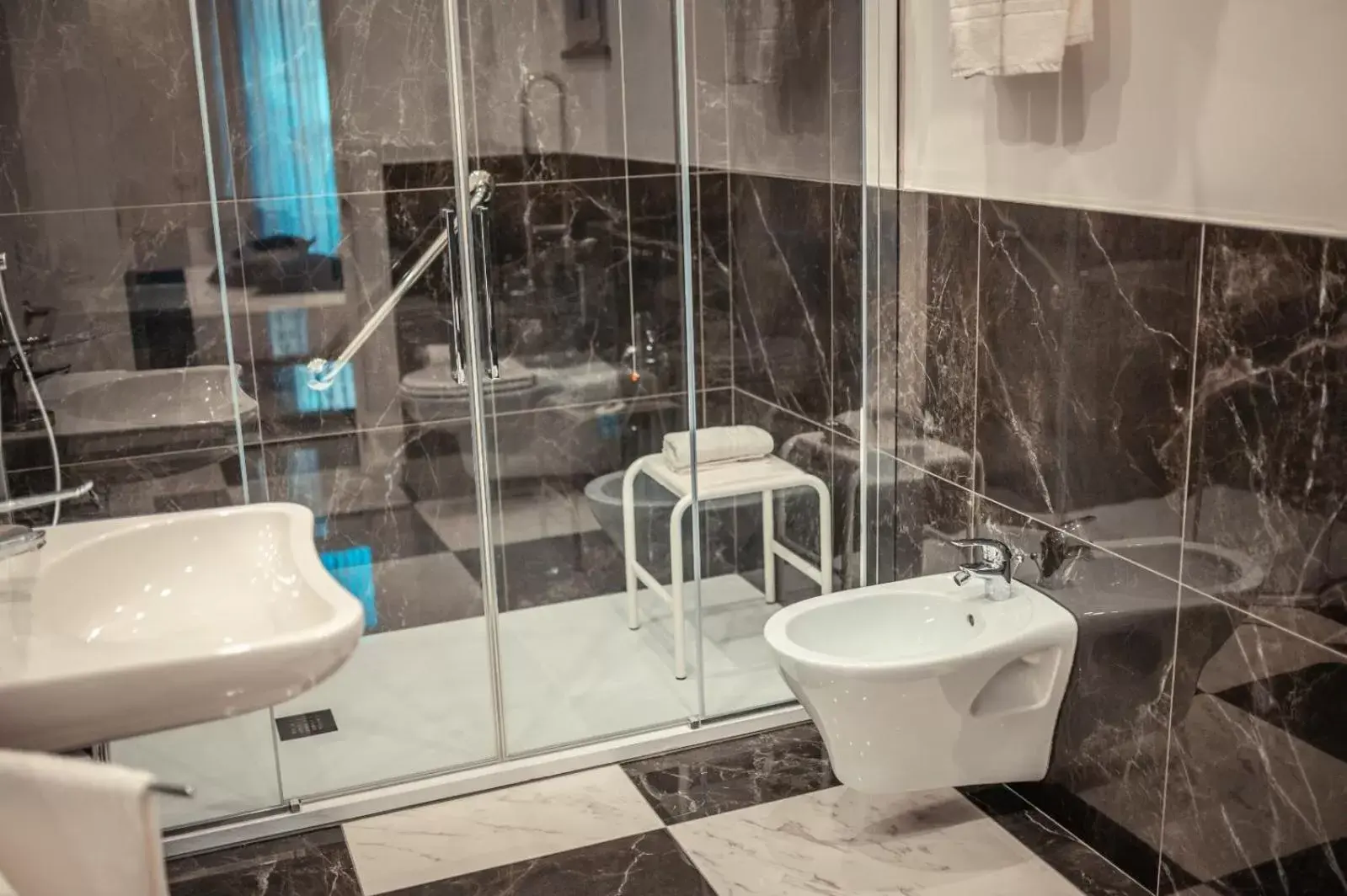 Bathroom in Nautilus Hotel