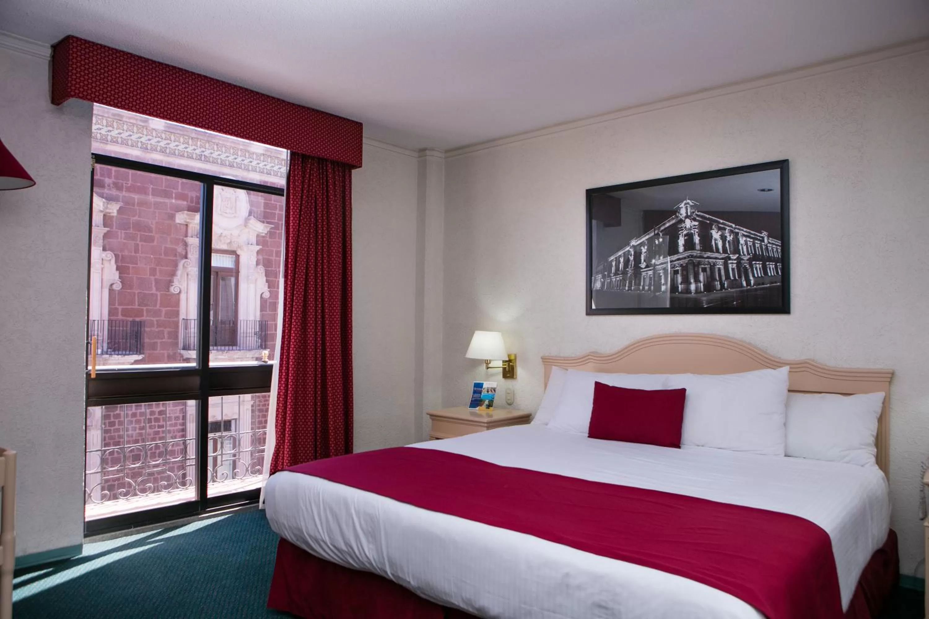 Photo of the whole room, Bed in Quality Inn Aguascalientes