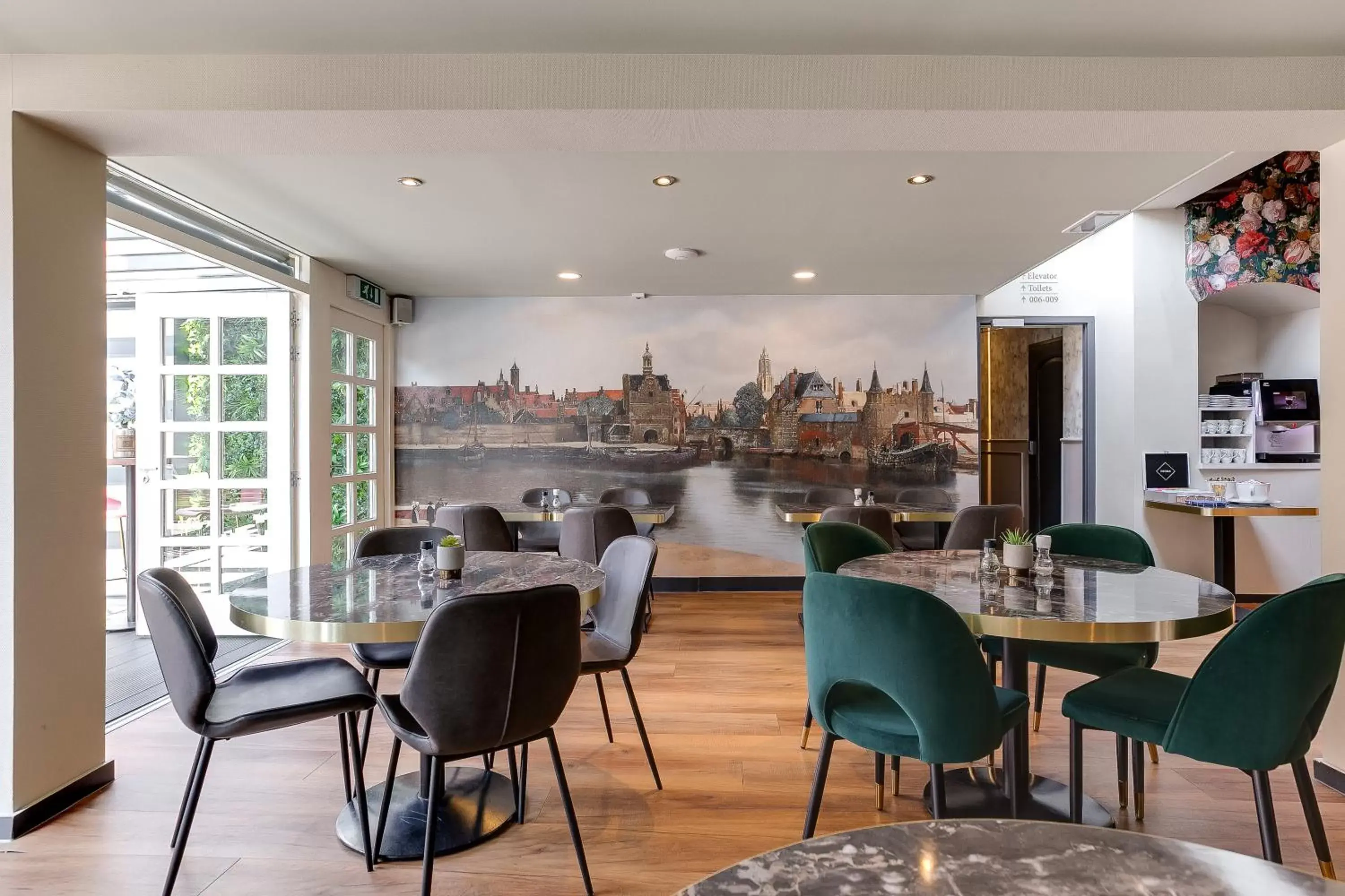 Restaurant/places to eat in Hotel Royal Bridges Restaurant/places to eat in Hotel Royal Bridges