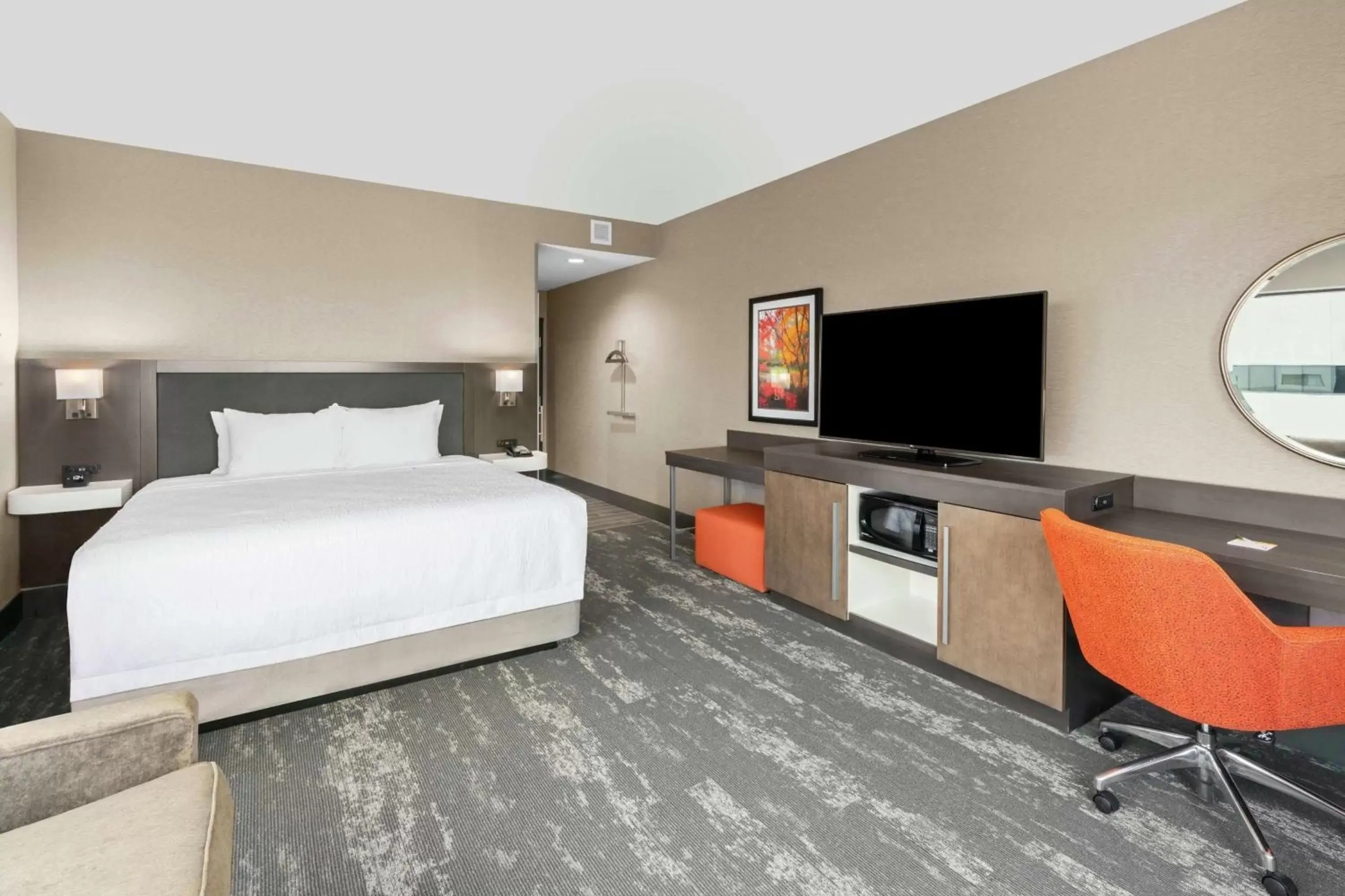 Bedroom, TV/Entertainment Center in Hampton Inn & Suites Spokane Downtown-South