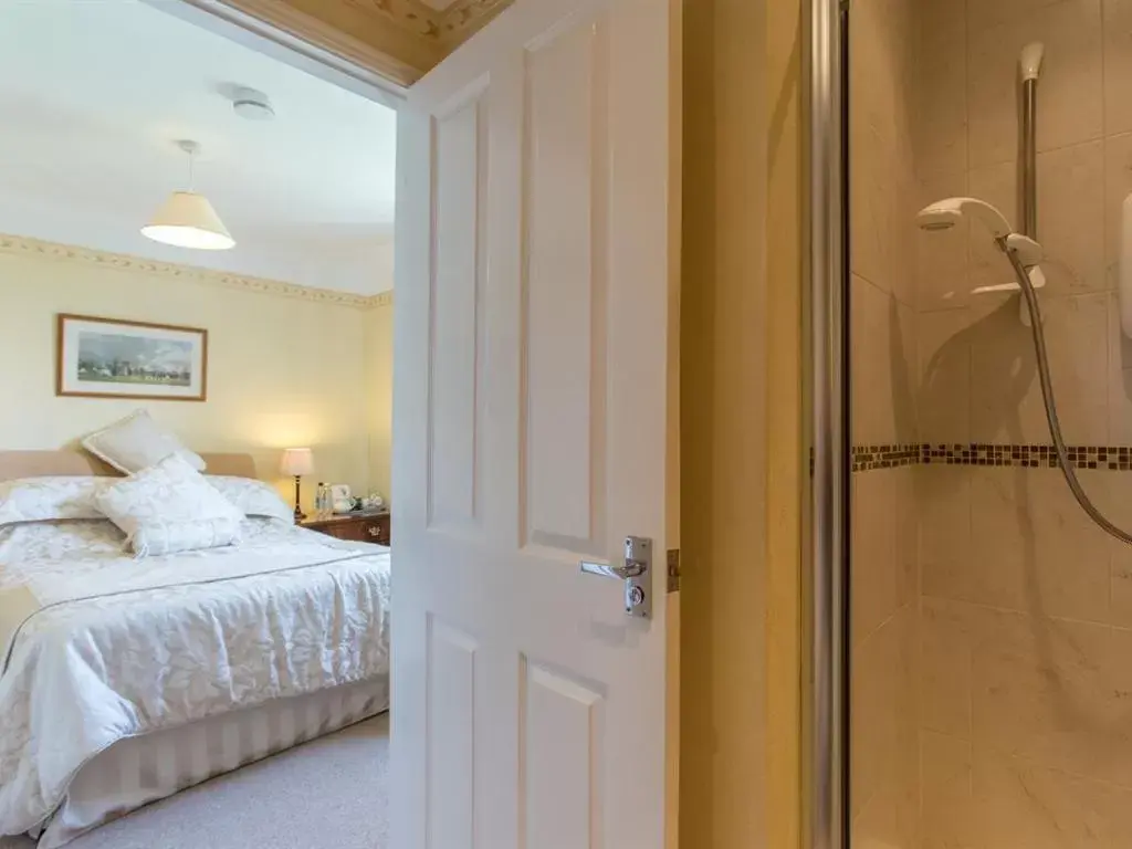 Bedroom, Bed in Bucklawren Farm