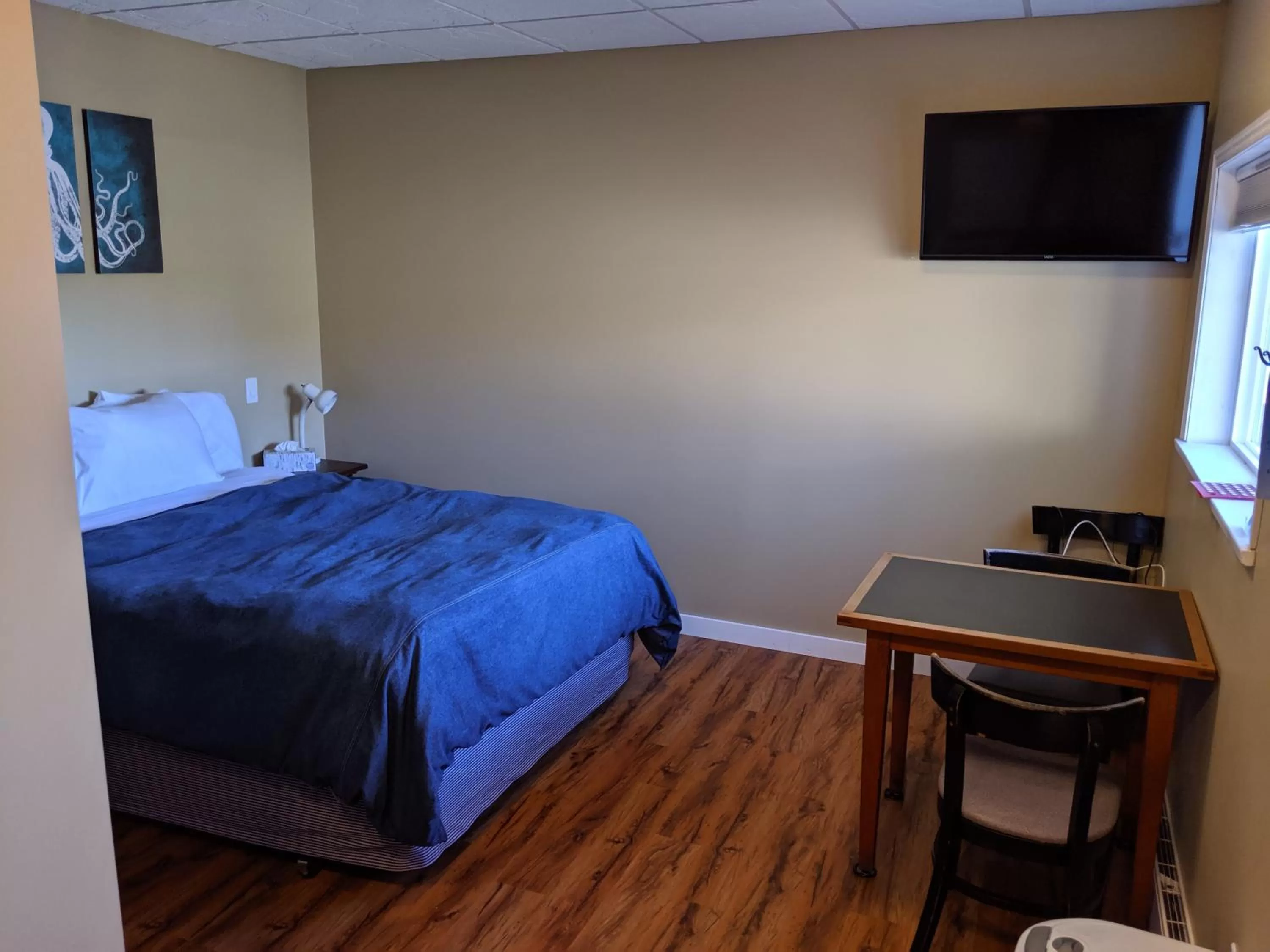 Bed in Nimpkish Hotel