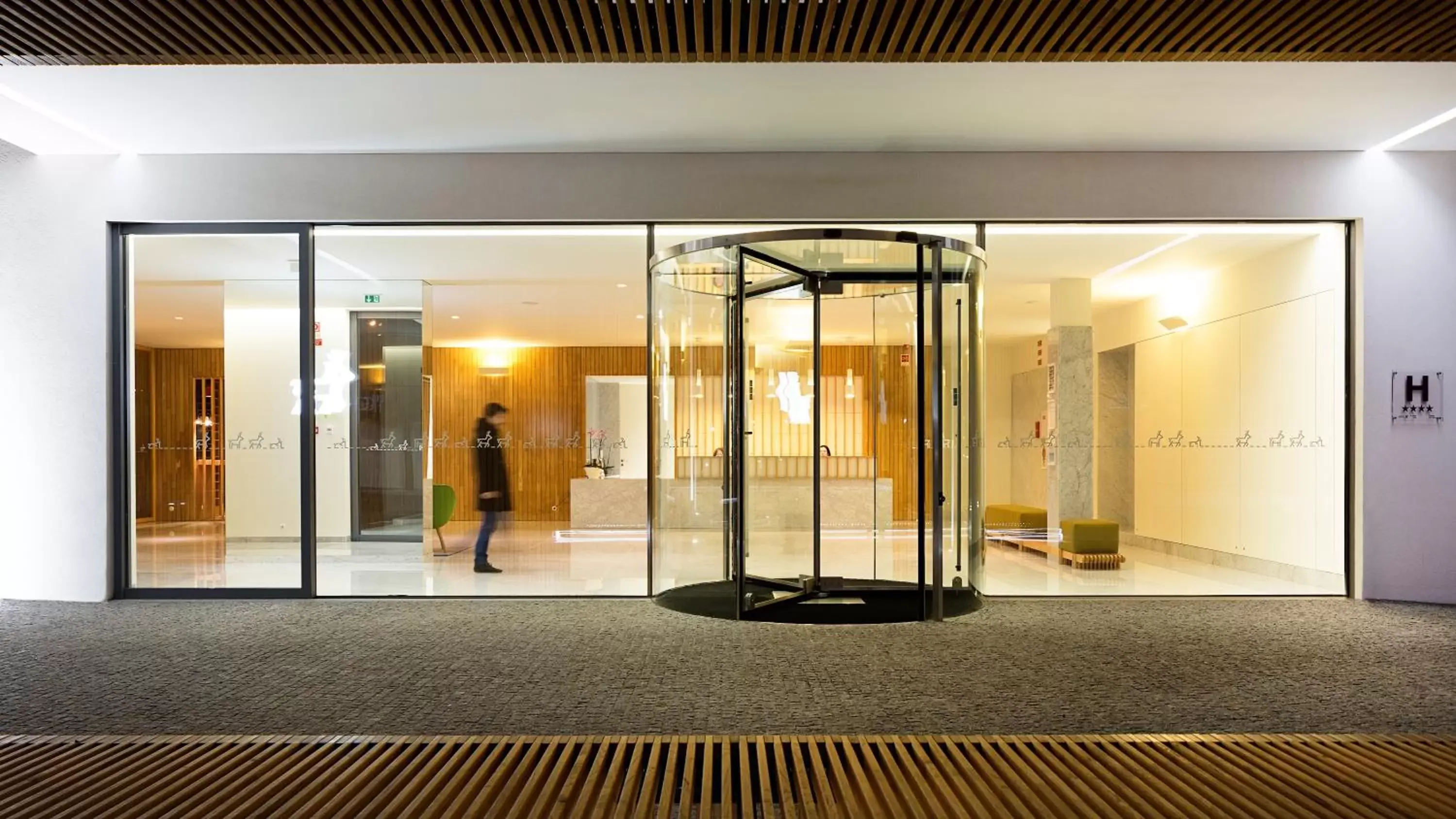 Facade/entrance in Hotel Minho