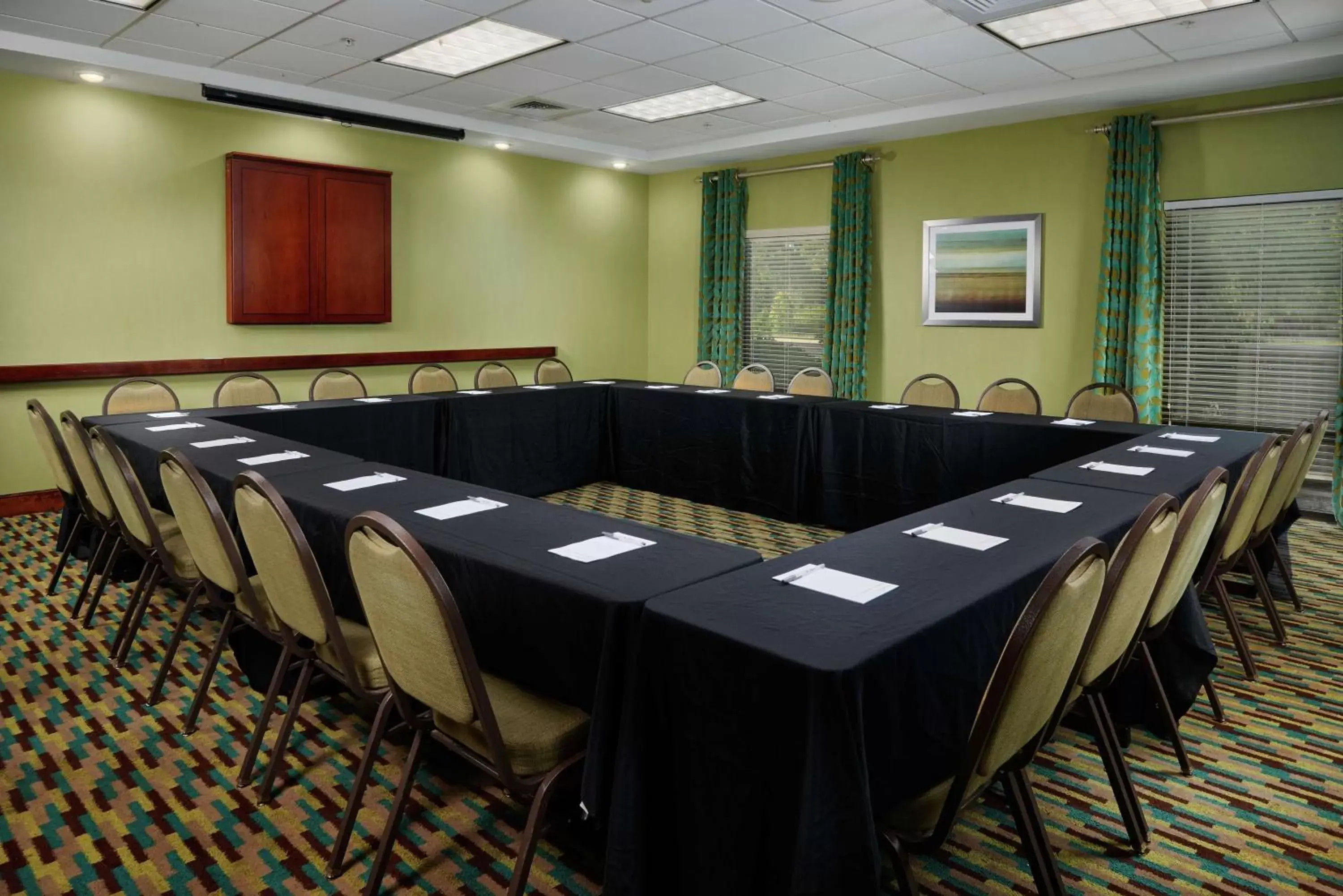 Meeting/conference room in Hampton Inn Bermuda Run / Advance