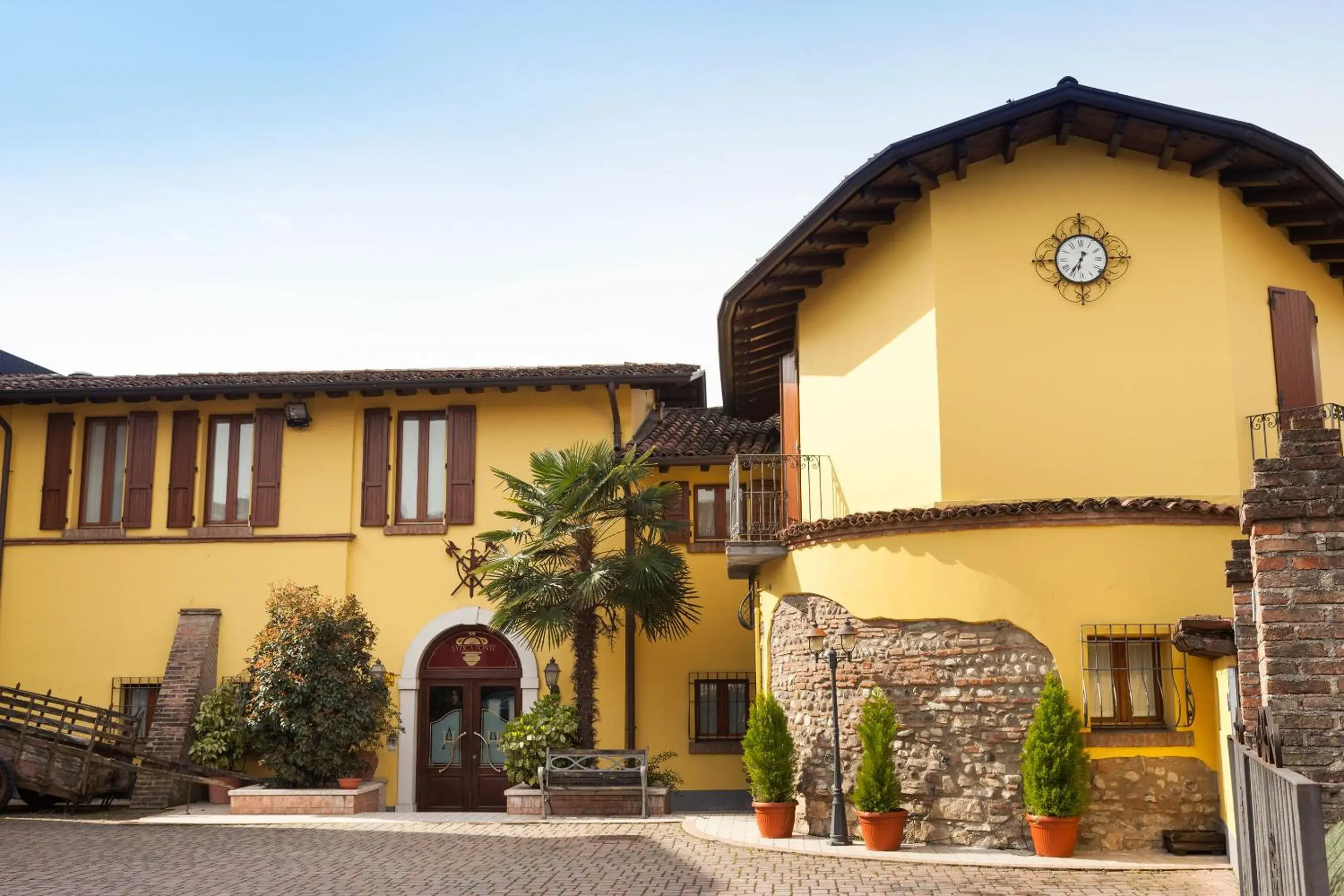 Facade/entrance, Property Building in Hotel Antica Fonte