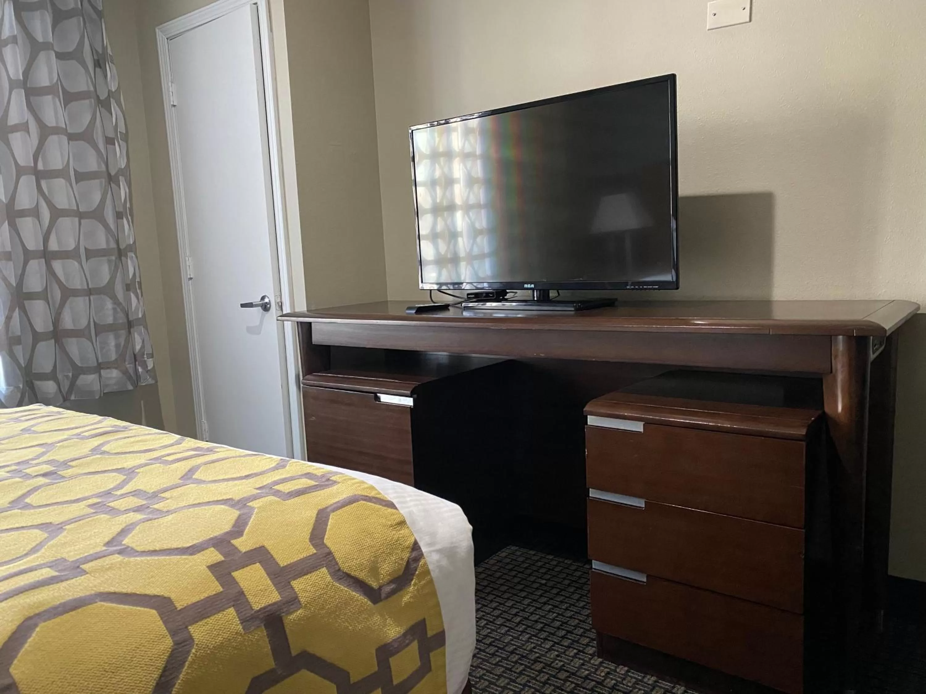 TV and multimedia, Bed in Baymont by Wyndham Colorado Springs