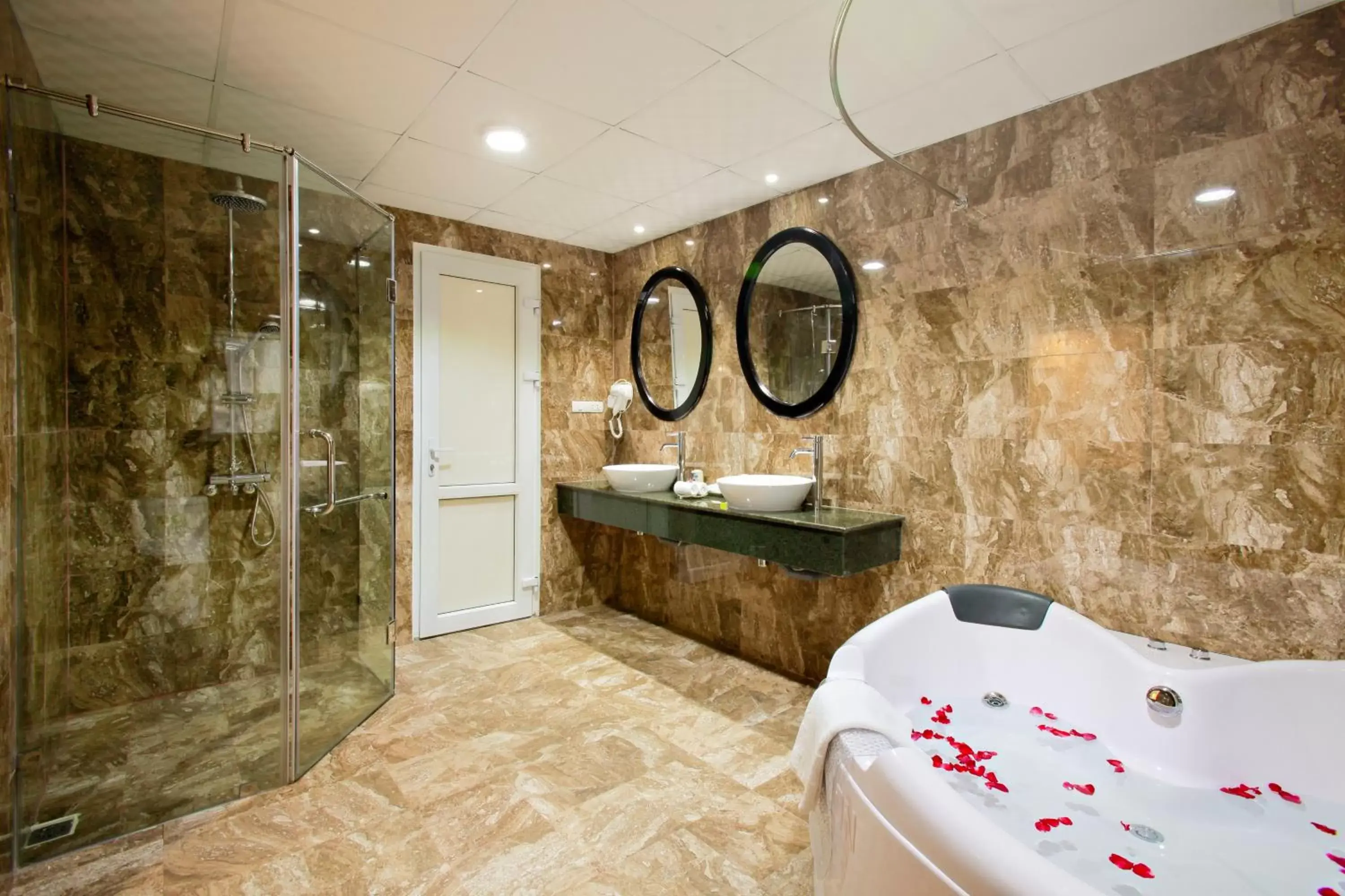 Bathroom in Hoian Sincerity Hotel & Spa