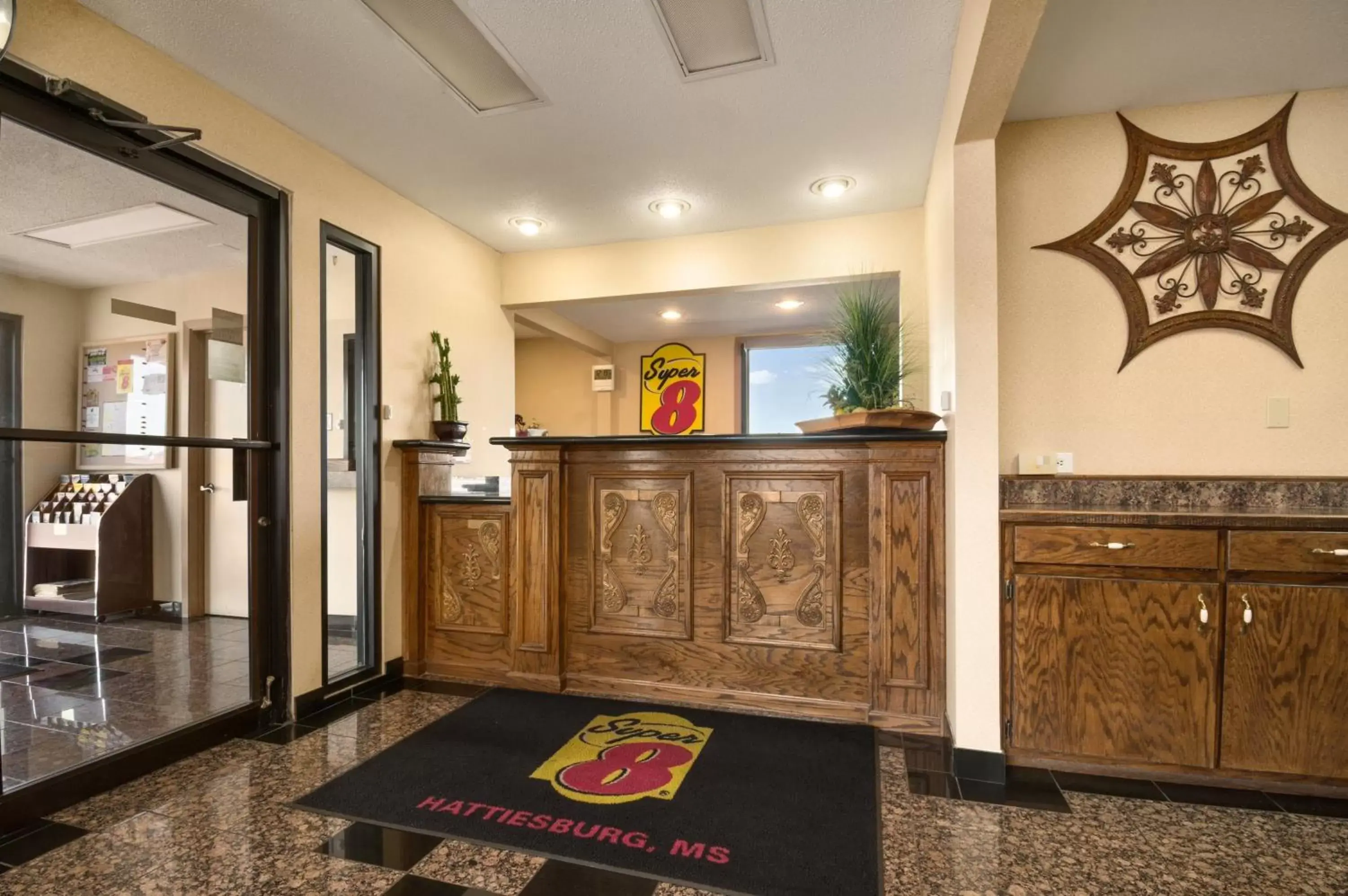 Lobby or reception in Super 8 by Wyndham Hattiesburg North - University Area Lobby or reception in Super 8 by Wyndham Hattiesburg North - University Area