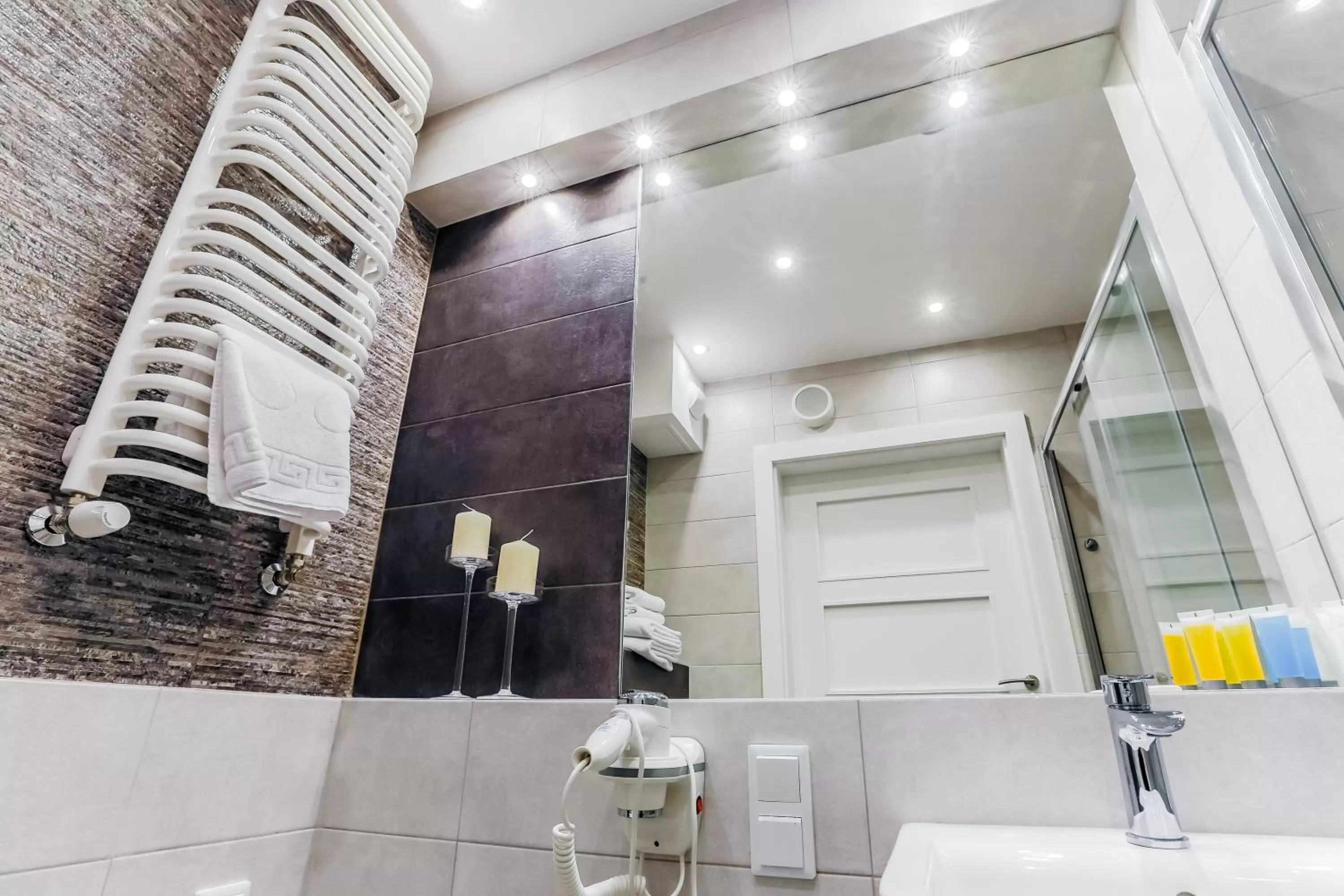 Photo of the whole room, Bathroom in COIN Apartamenty Krakowska