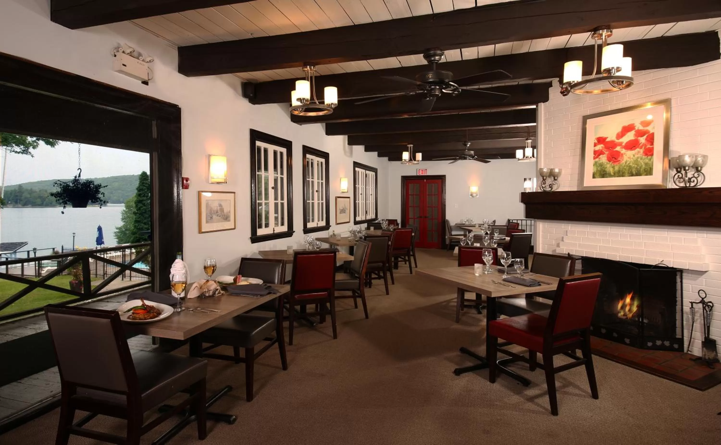 Restaurant/places to eat in Sir Sam's Inn & Spa