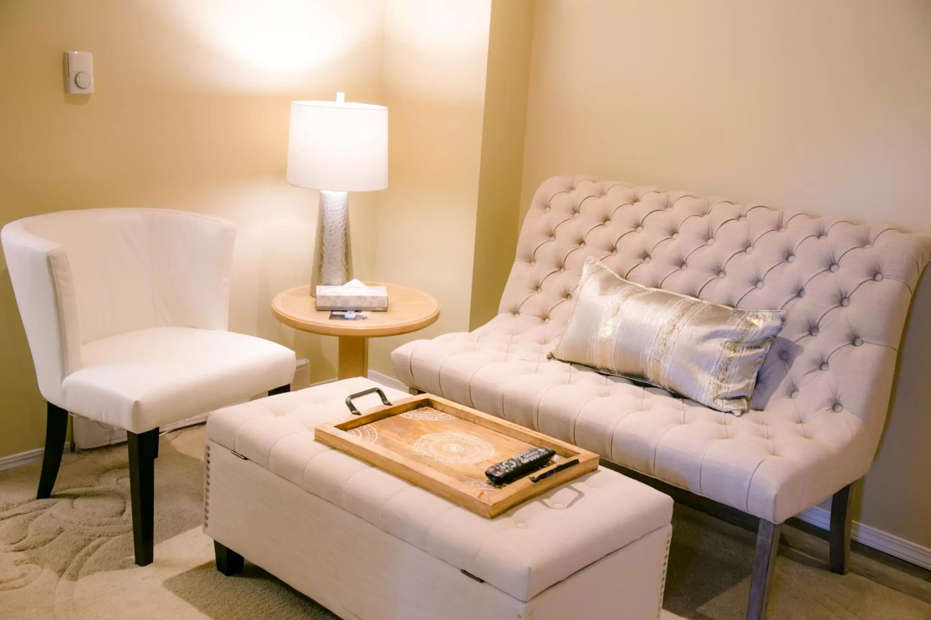 Photo of the whole room, Seating Area in Crystal Springs Motel