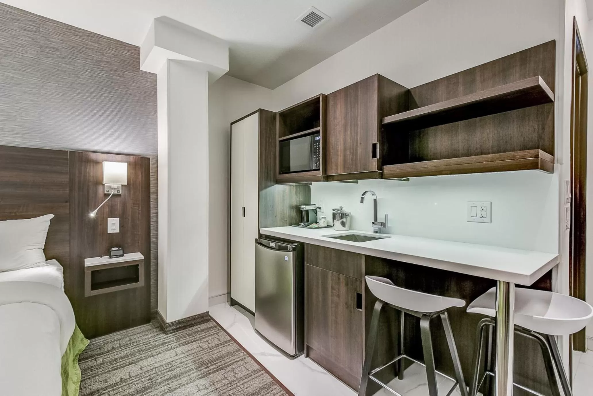 Communal kitchen in EST Hotel