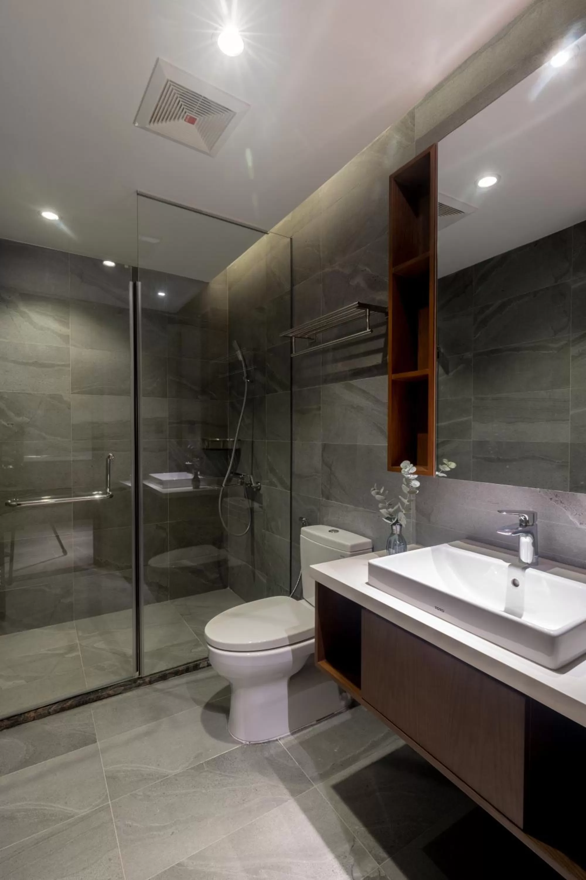 Shower in DHTS Business Hotel & Apartment