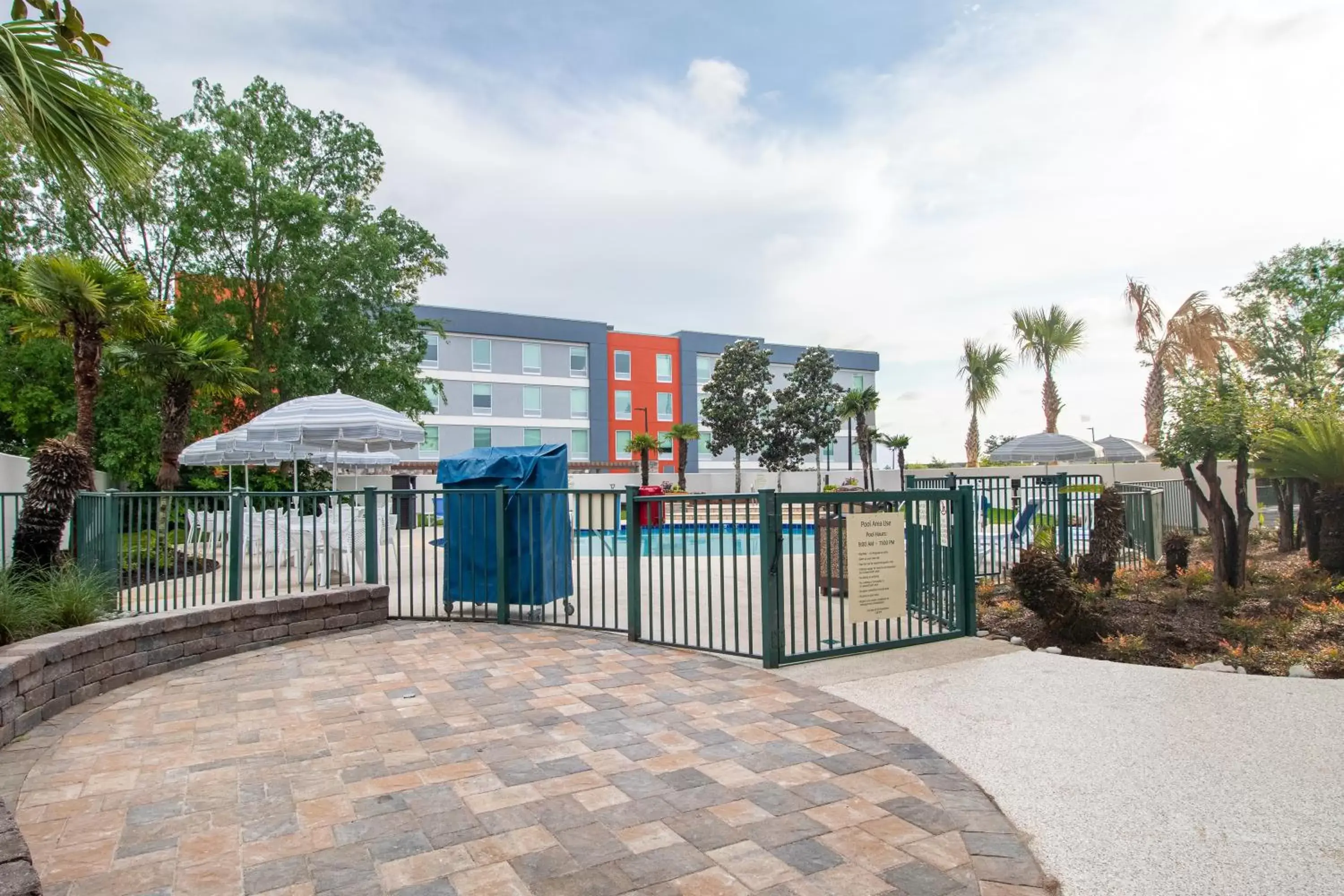 Swimming pool, Property Building in Econo Lodge Inn & Suites Foley-North Gulf Shores