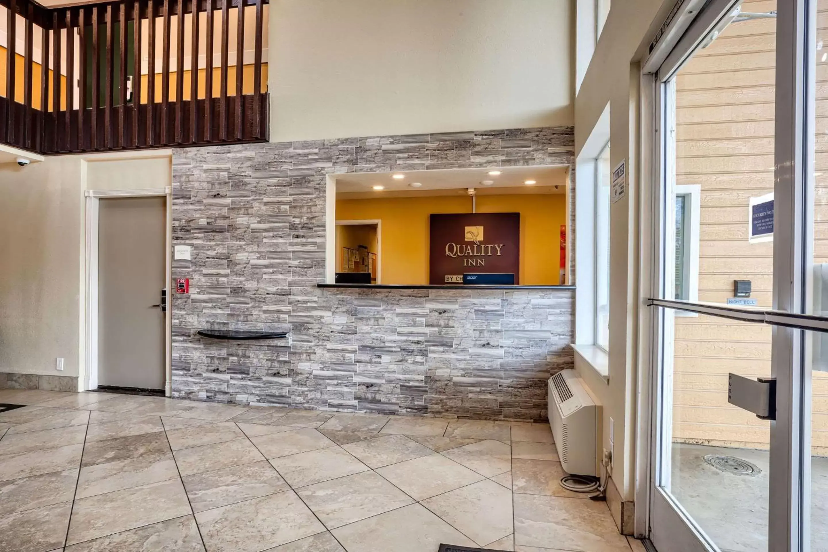 Lobby or reception in Quality Inn near Six Flags Discovery Kingdom-Napa Valley
