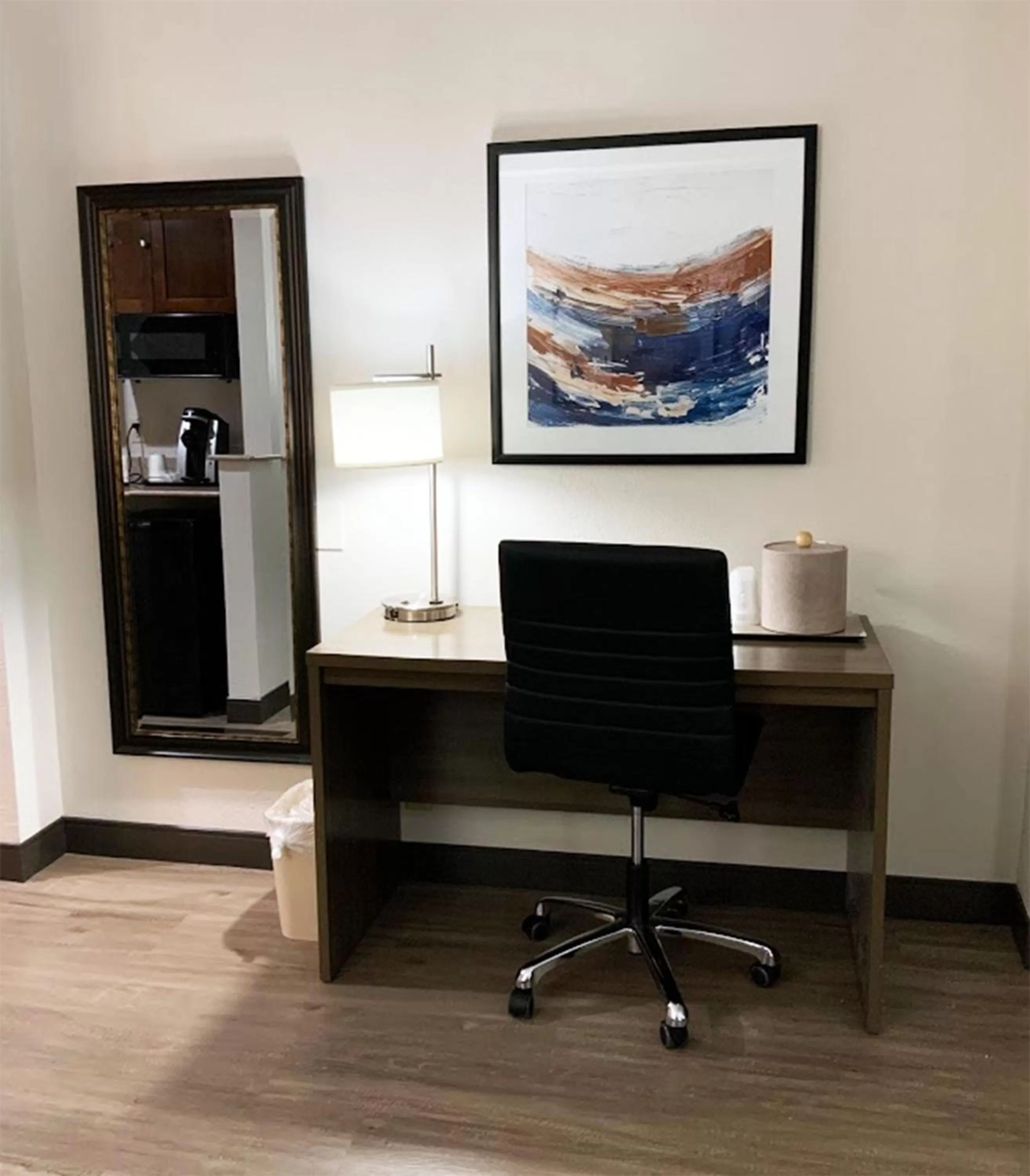 Seating area in Wingate by Wyndham Jackson Ridgeland