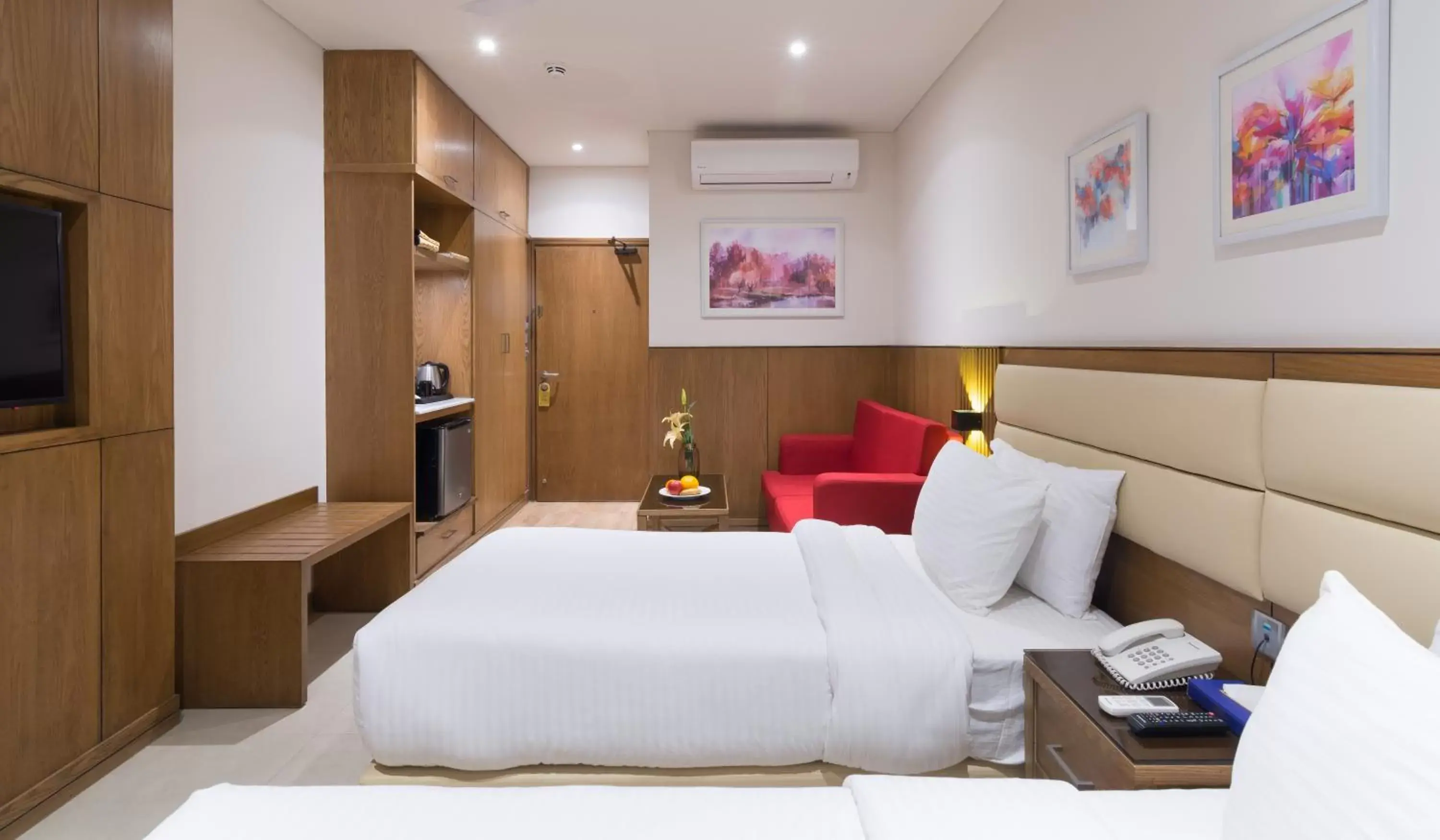Bed in Hotel Excelsior Karachi