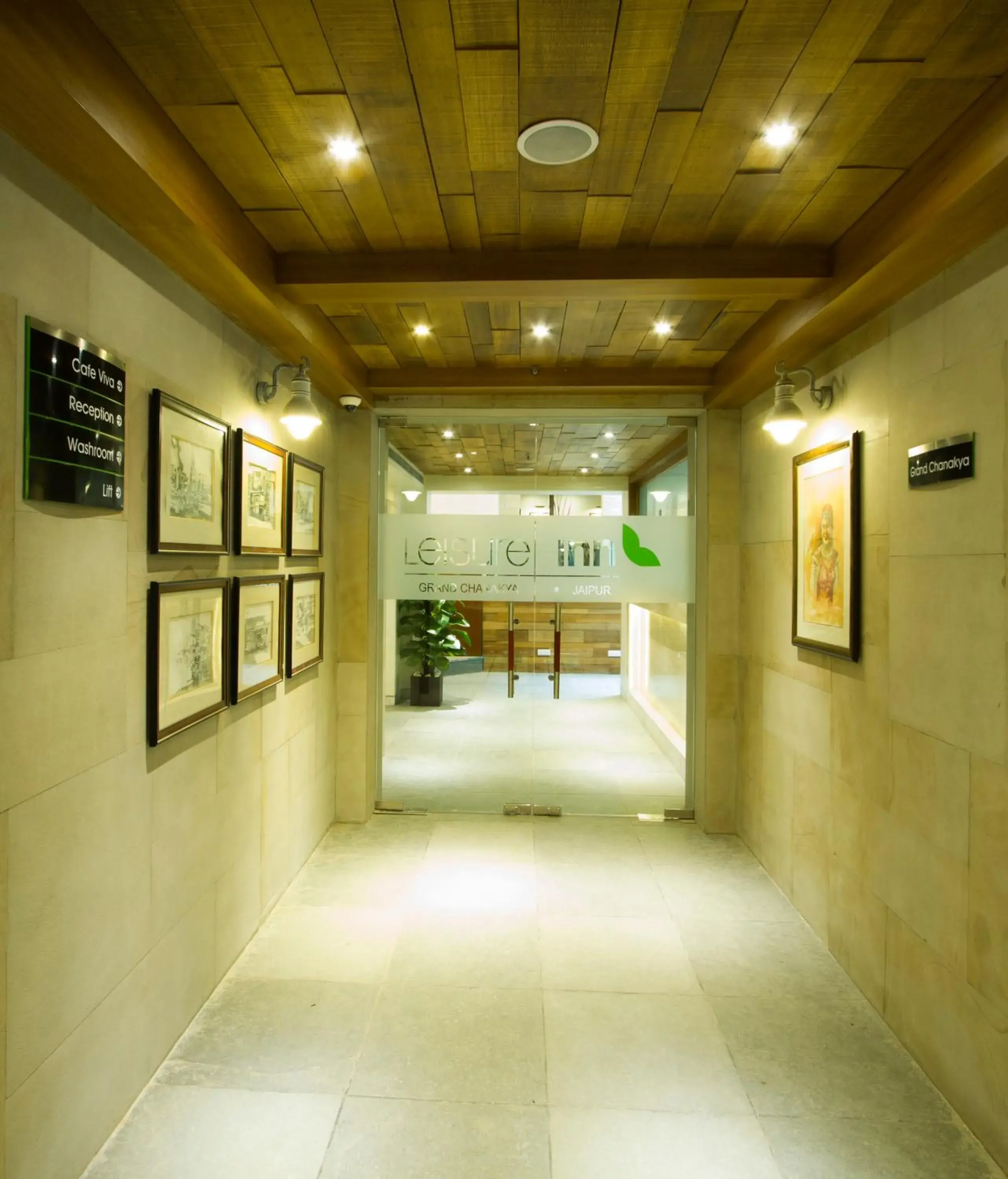 Facade/entrance in Leisure Inn Grand Chanakya