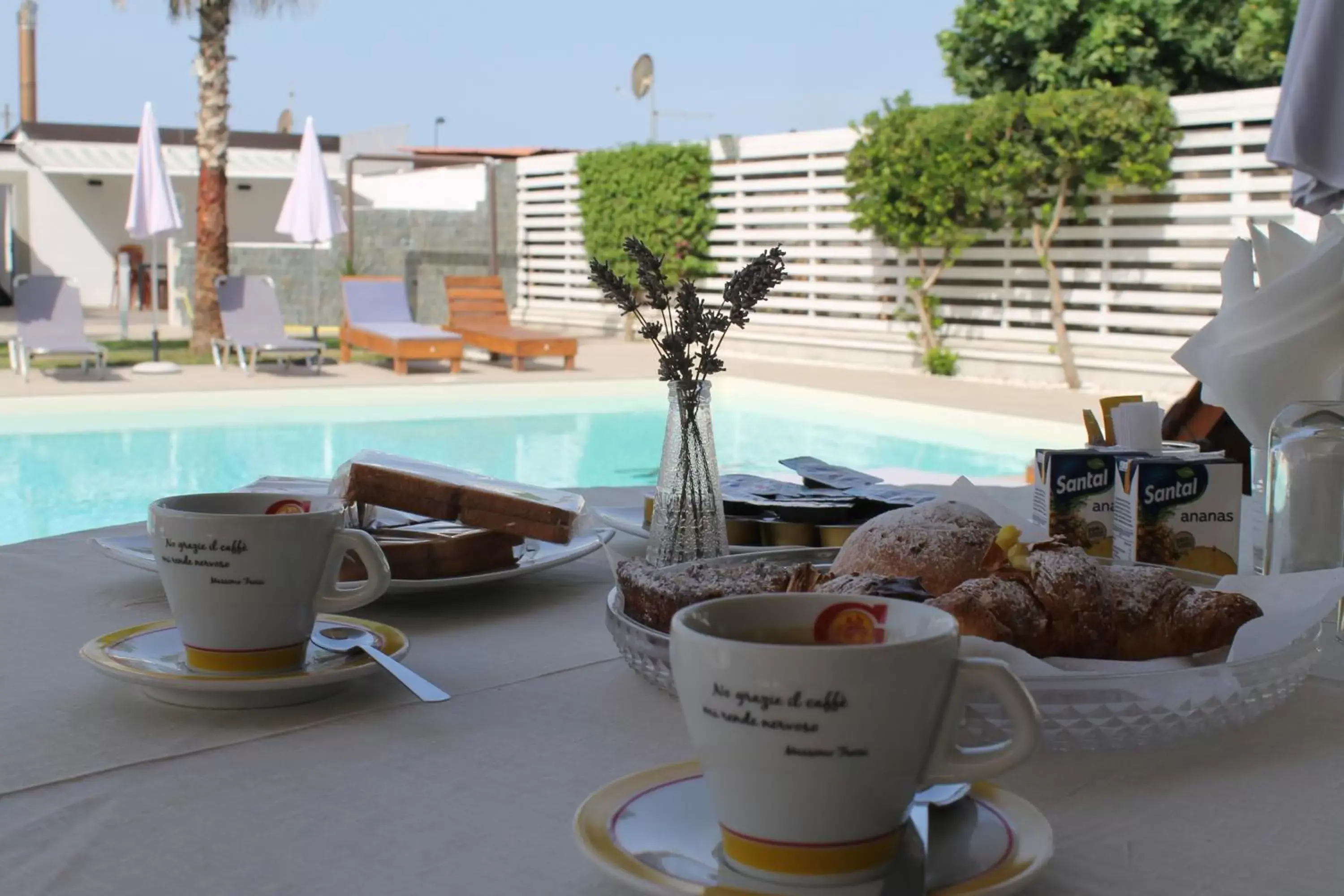 Breakfast in Villa Miramare