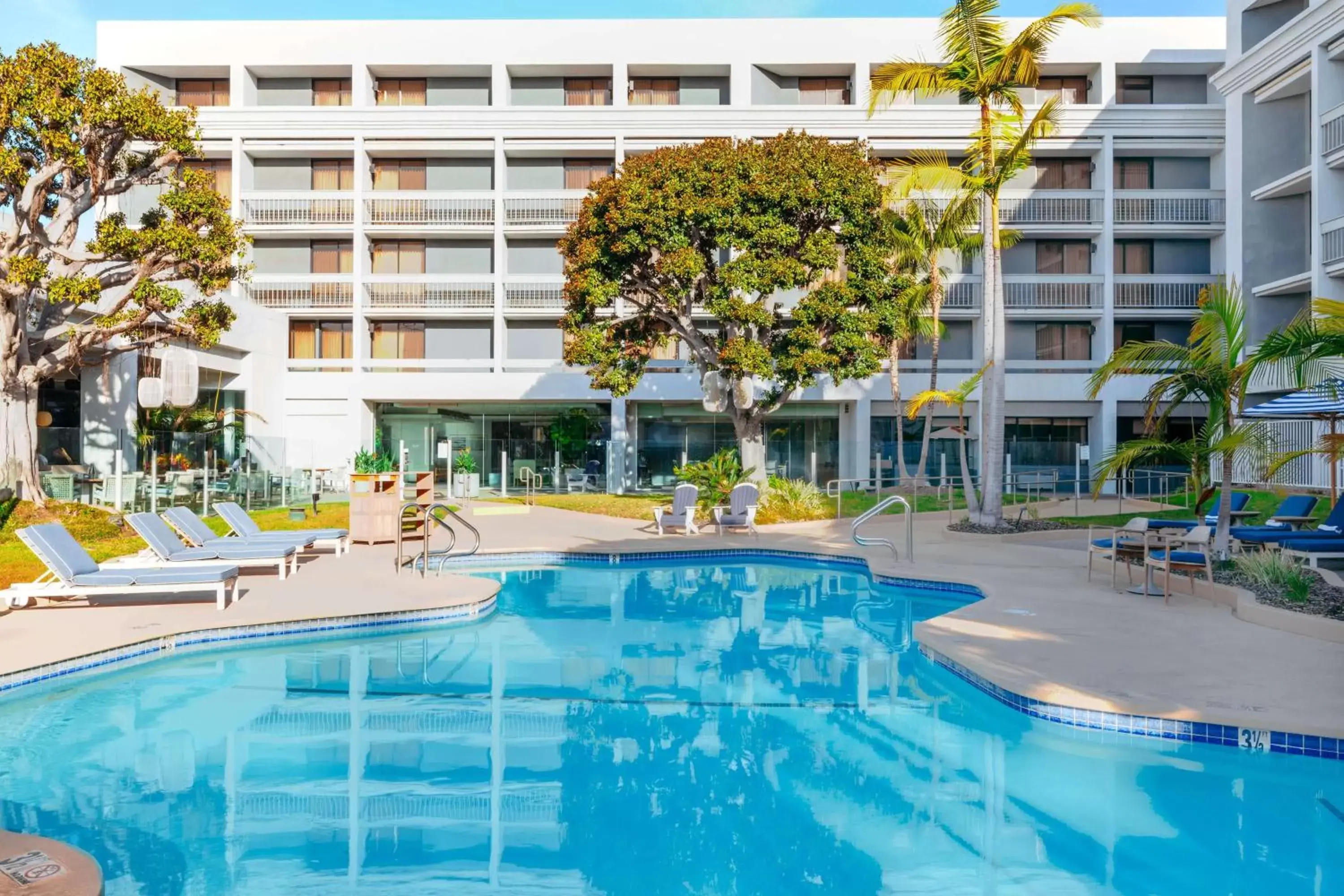 Pool view, Property Building in Hotel MDR Marina del Rey- a DoubleTree by Hilton