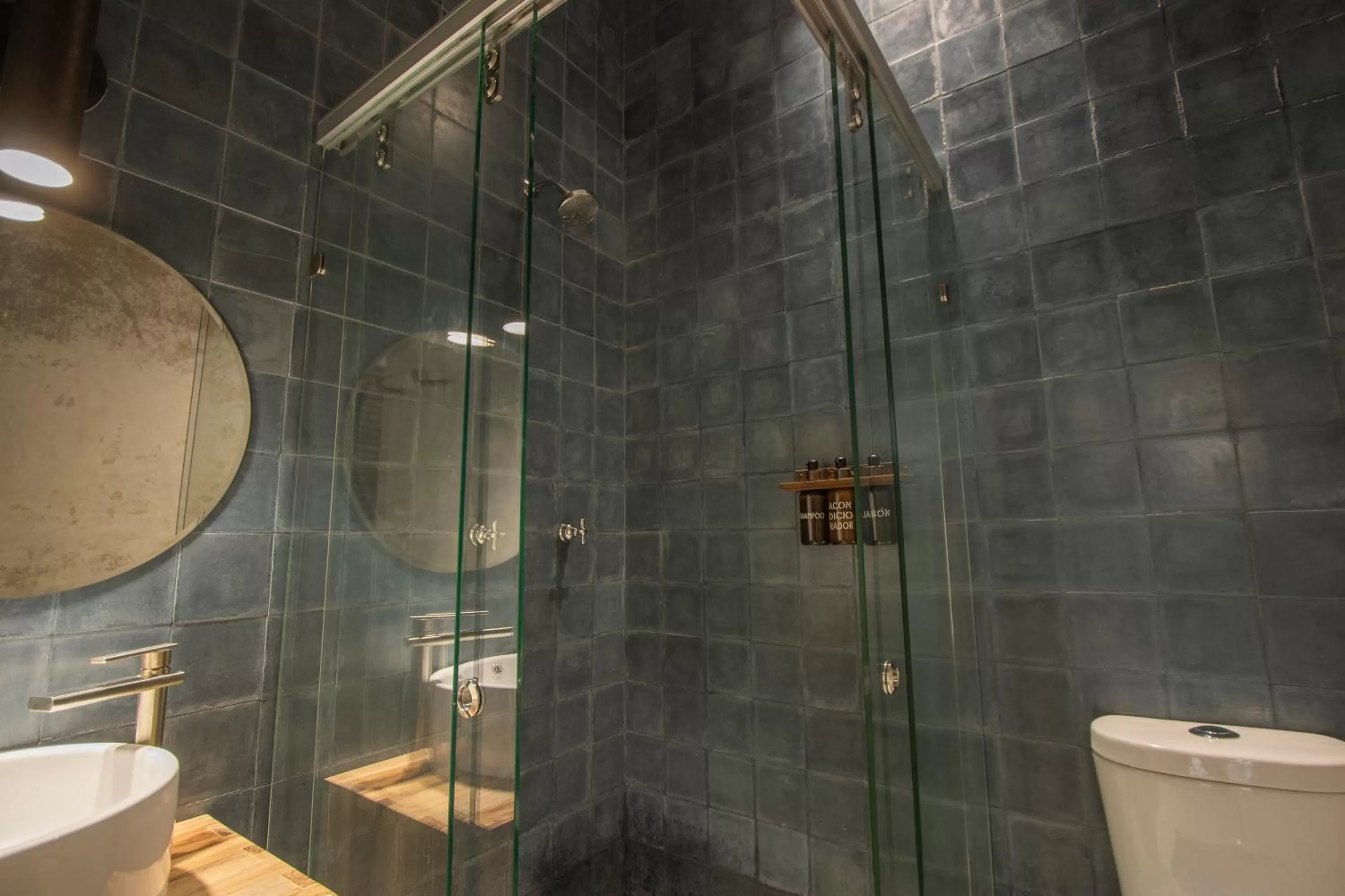 Shower in Hotel Sin Nombre