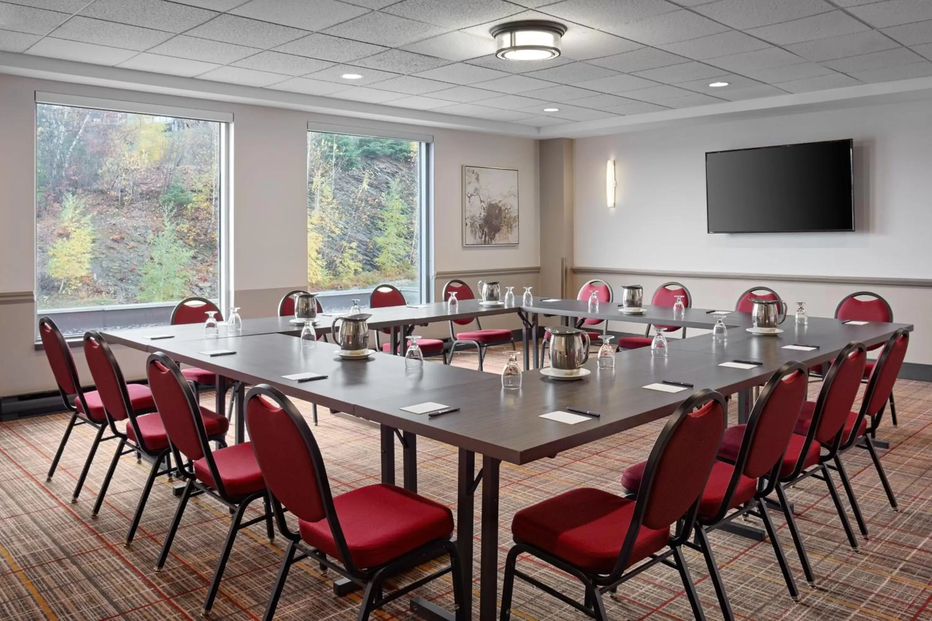 Meeting/conference room in Delta Hotels by Marriott Sherbrooke Conference Centre