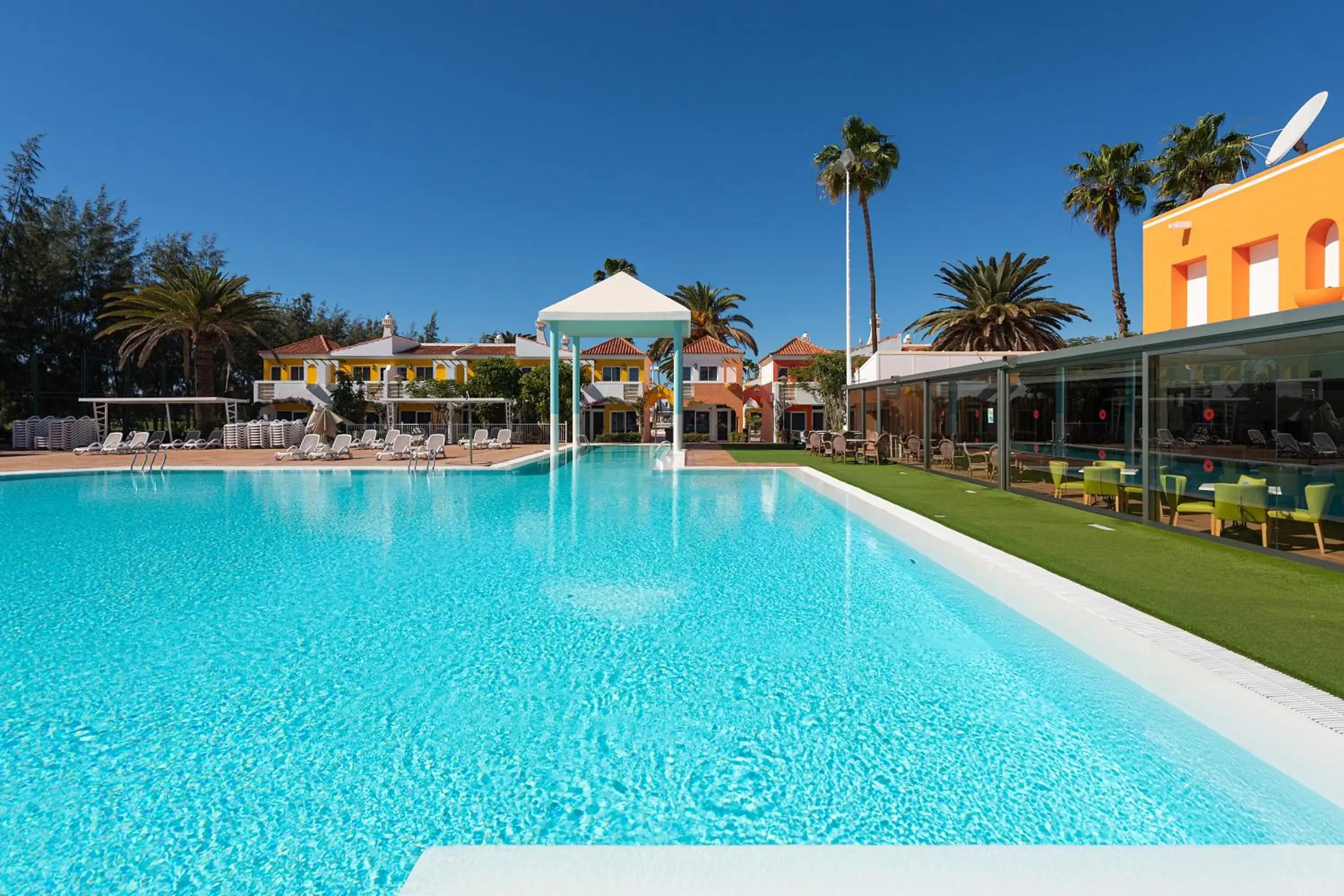 Pool view, Swimming Pool in Bungalows Cordial Green Golf