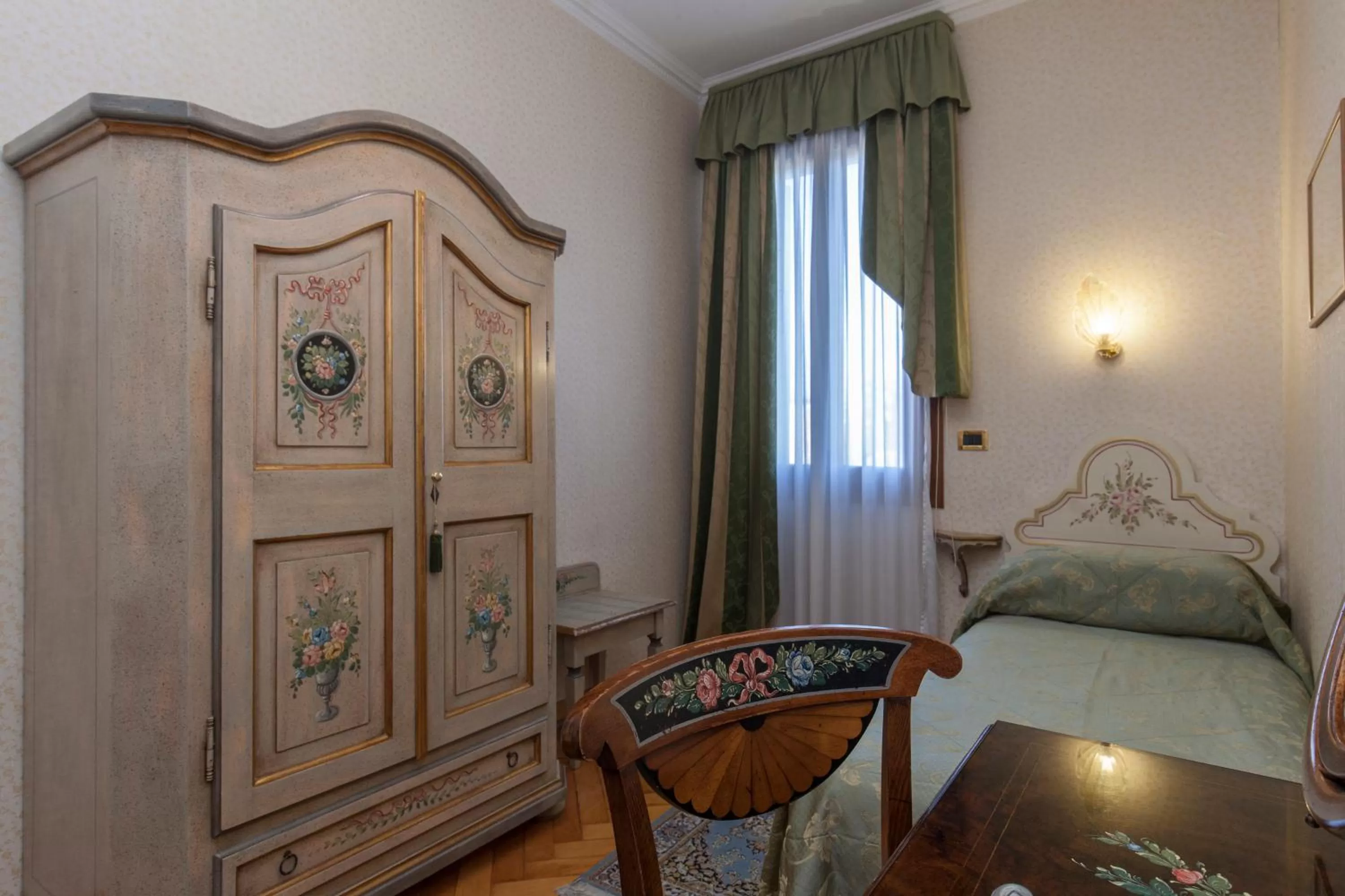 Photo of the whole room in Hotel Riviera Venezia Lido