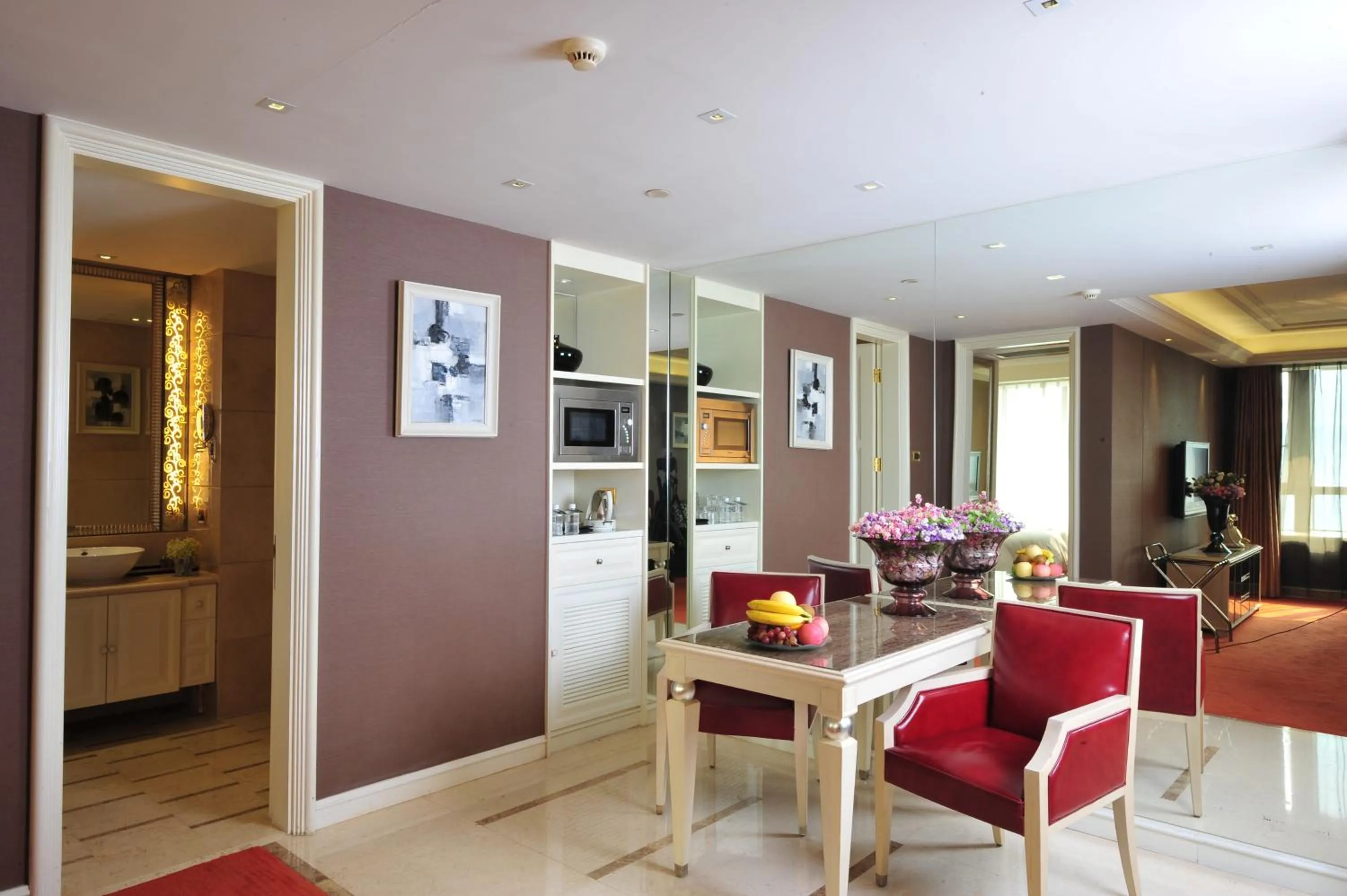 Living room in Wealthy All Suite Hotel Suzhou