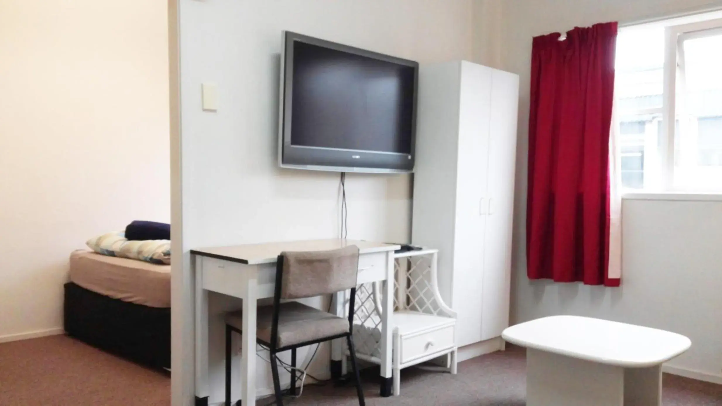 TV and multimedia, Bed in Backpackers Central Hamilton TV and multimedia, Bed in Backpackers Central Hamilton