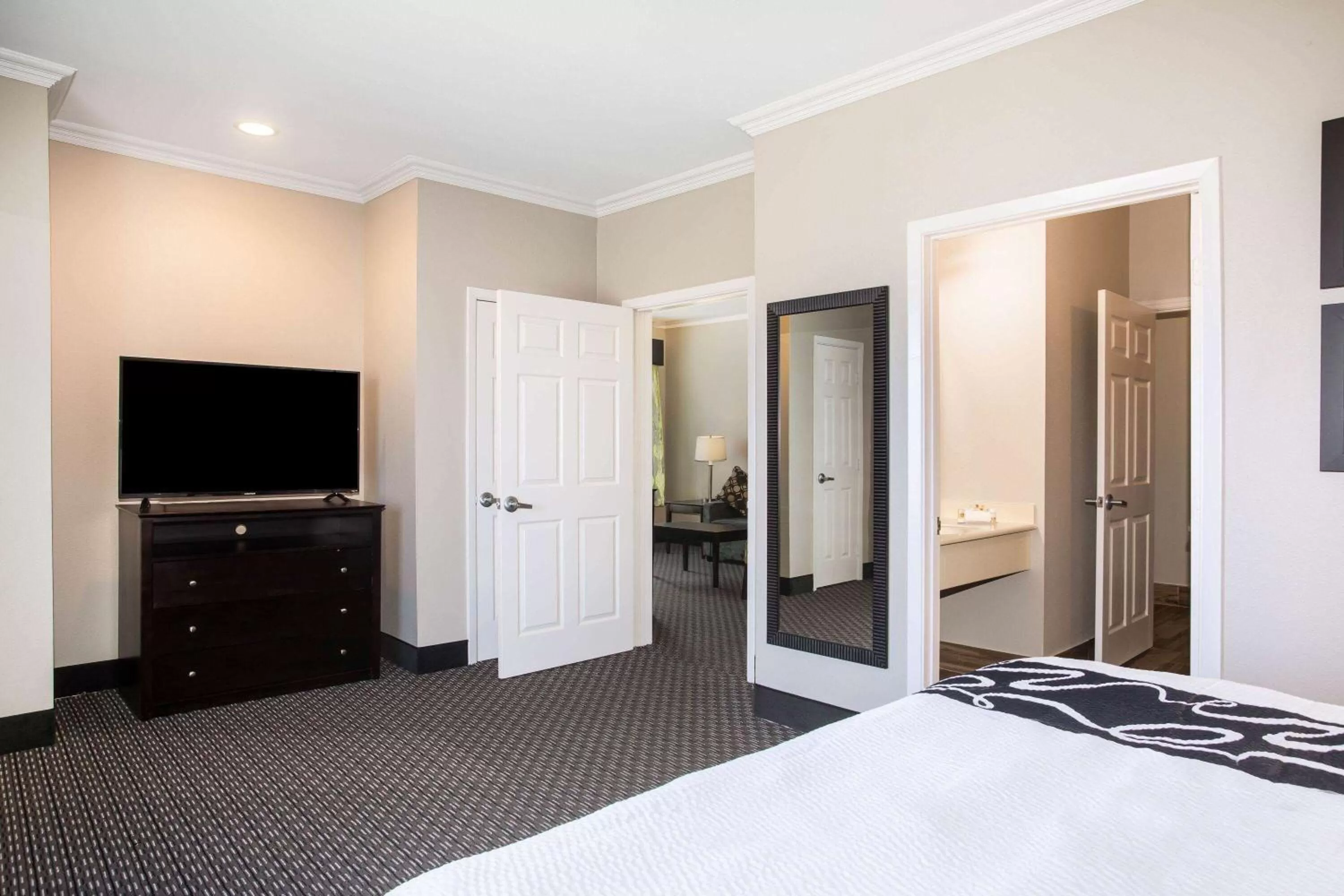 TV and multimedia, Bed in La Quinta by Wyndham Columbus TX