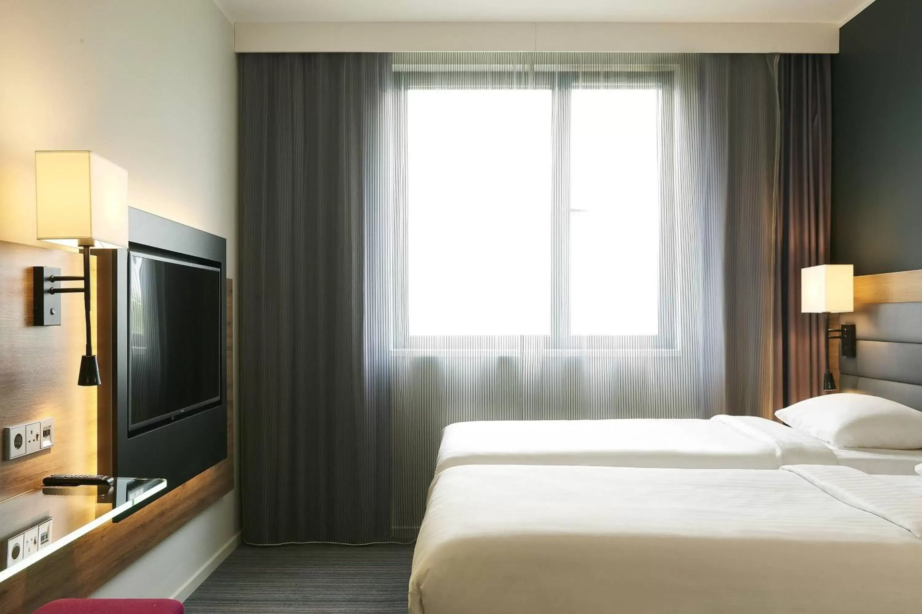 Photo of the whole room, Bed in Moxy Frankfurt Eschborn