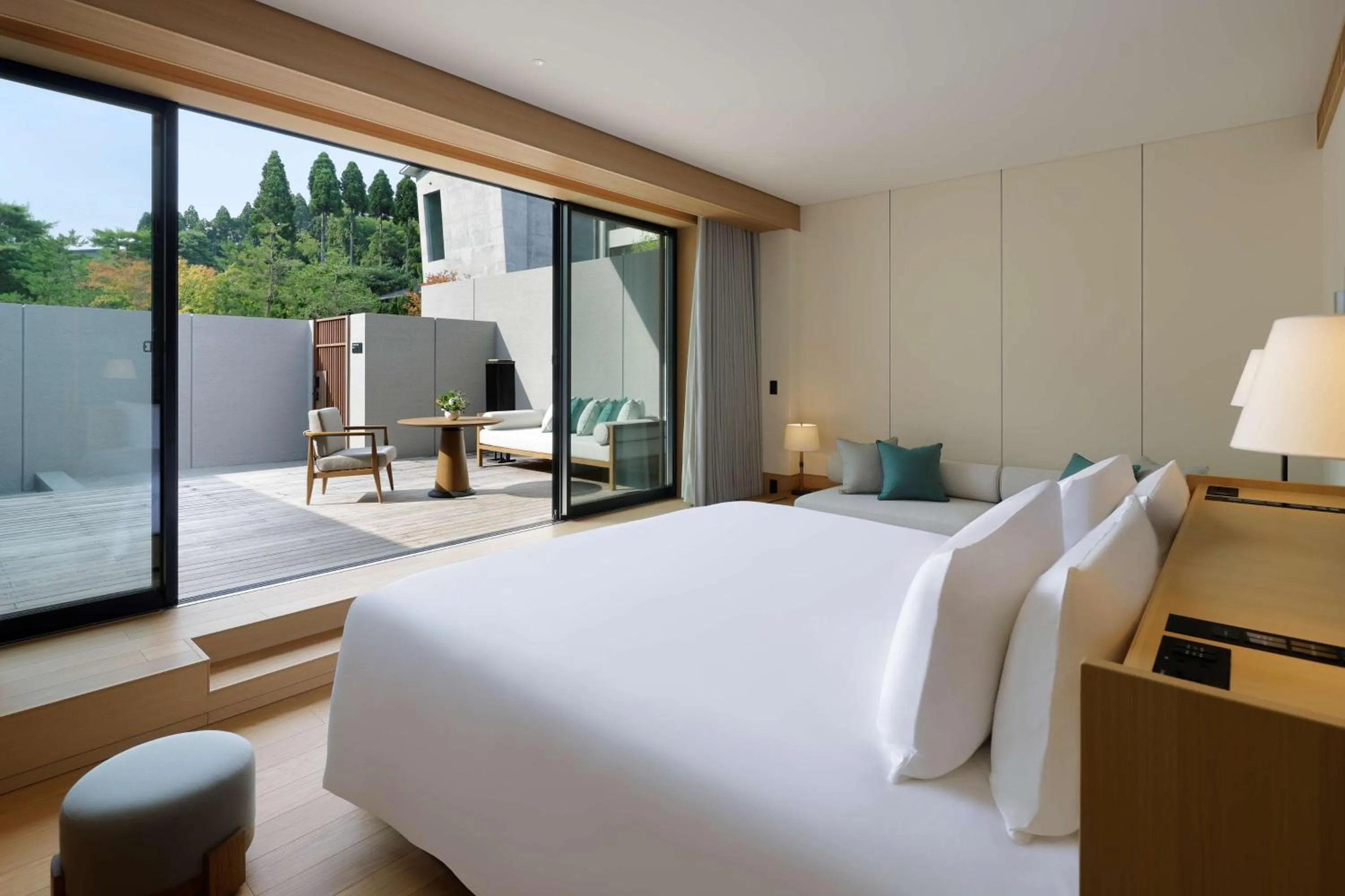 Living room, Bed in ROKU KYOTO, LXR Hotels & Resorts by Hilton