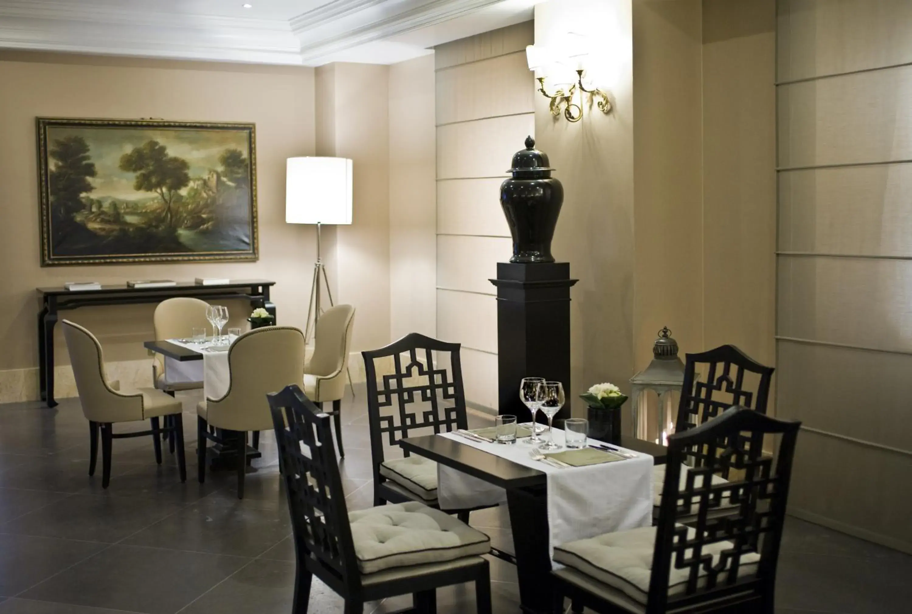 Restaurant/Places to Eat in Ambasciatori Place Hotel