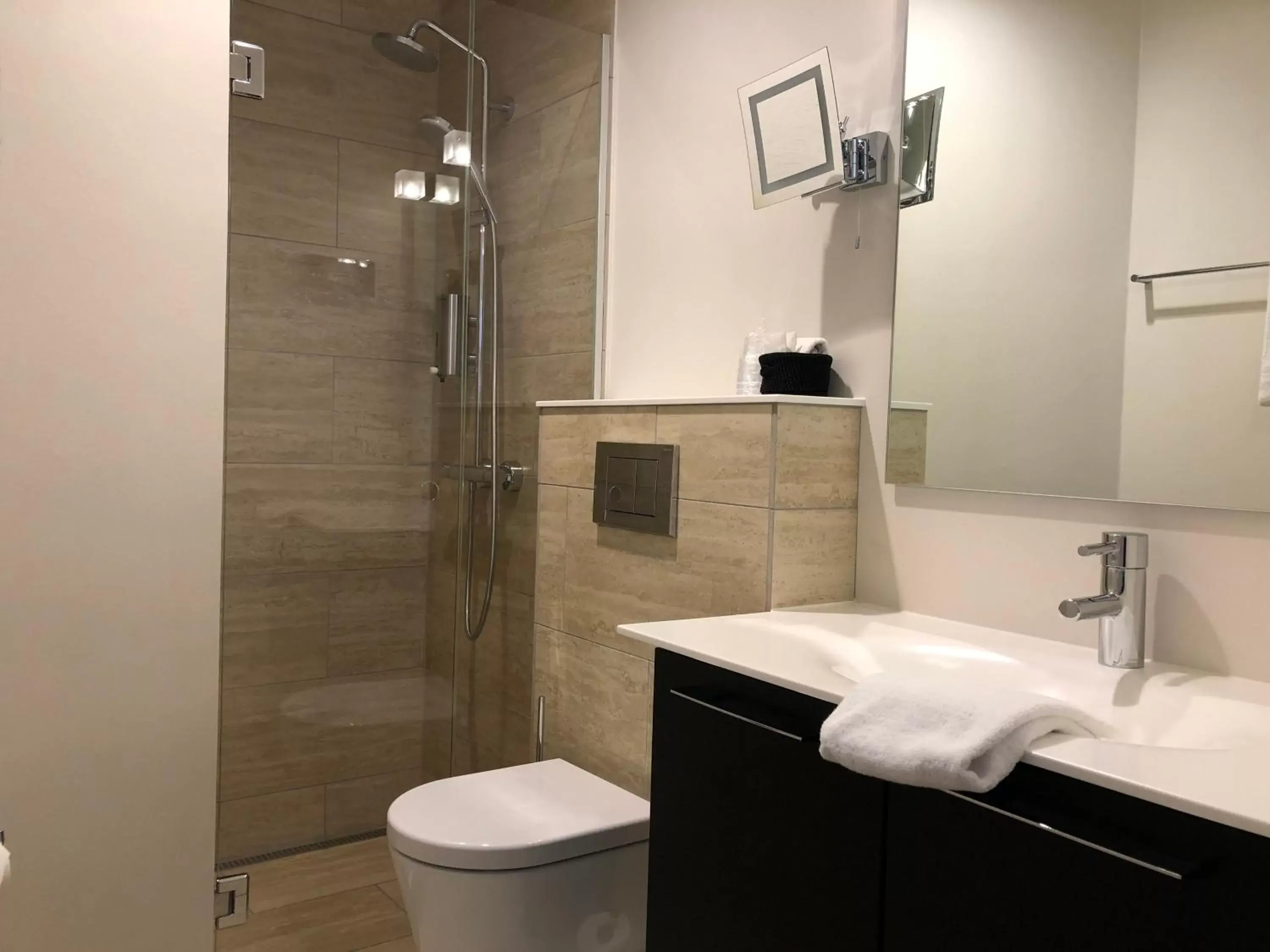 Shower, Bathroom in Best Western Plus Hotel Eyde