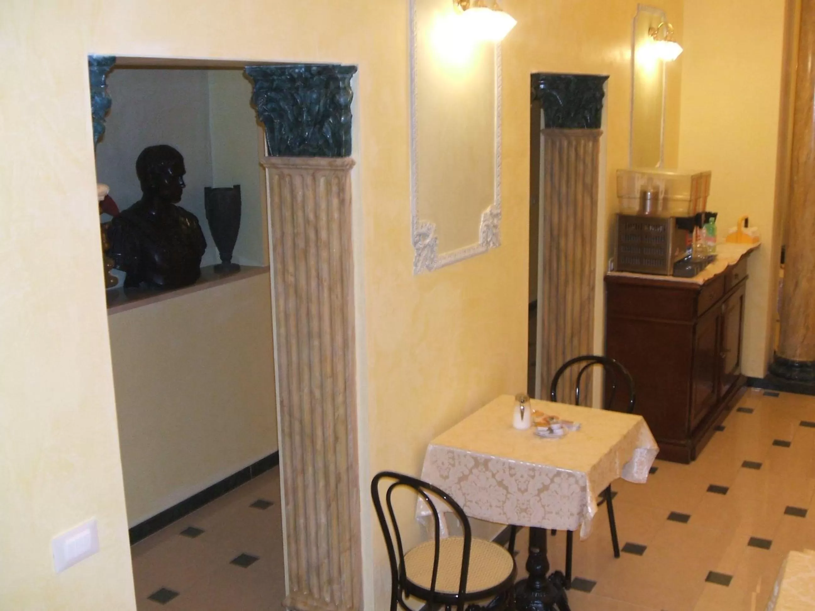 Restaurant/places to eat in Cambridge Hotel