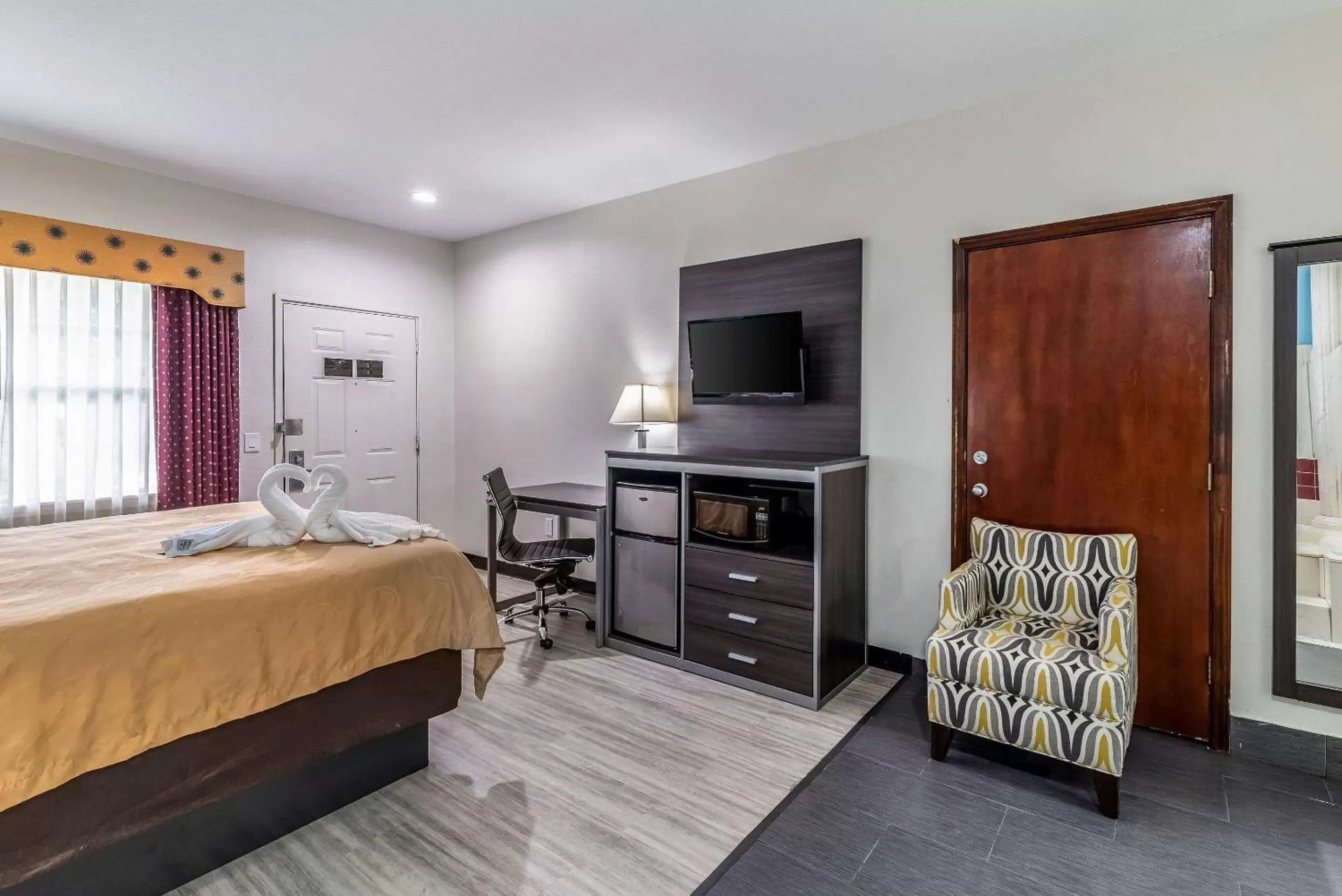 Photo of the whole room, TV/Entertainment Center in Quality Inn & Suites Canton