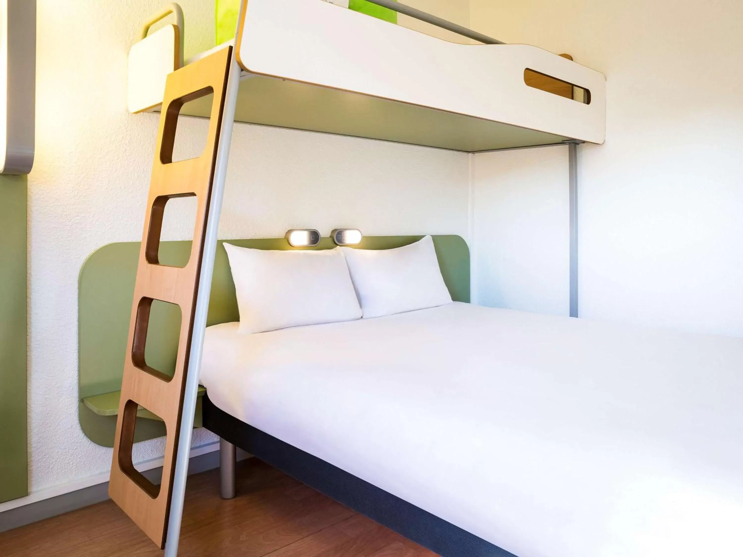 Photo of the whole room, Bed in ibis budget Toulouse Centre Gare
