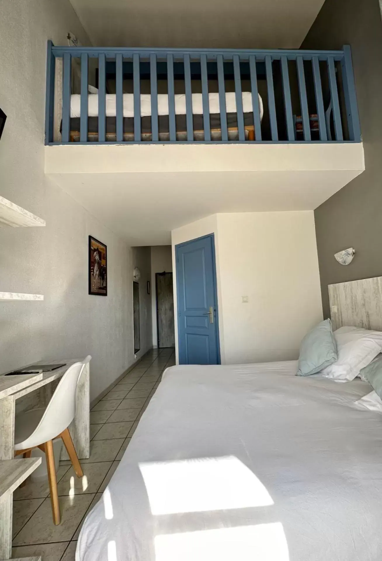 Bedroom, Bed in Hotel Les Palmiers En Camargue