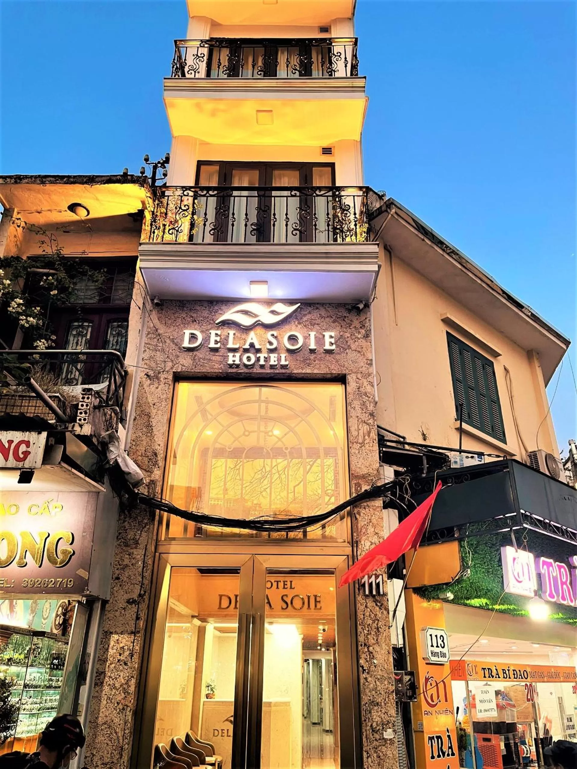 Property building in DE LA SOIE Hotel & Travel