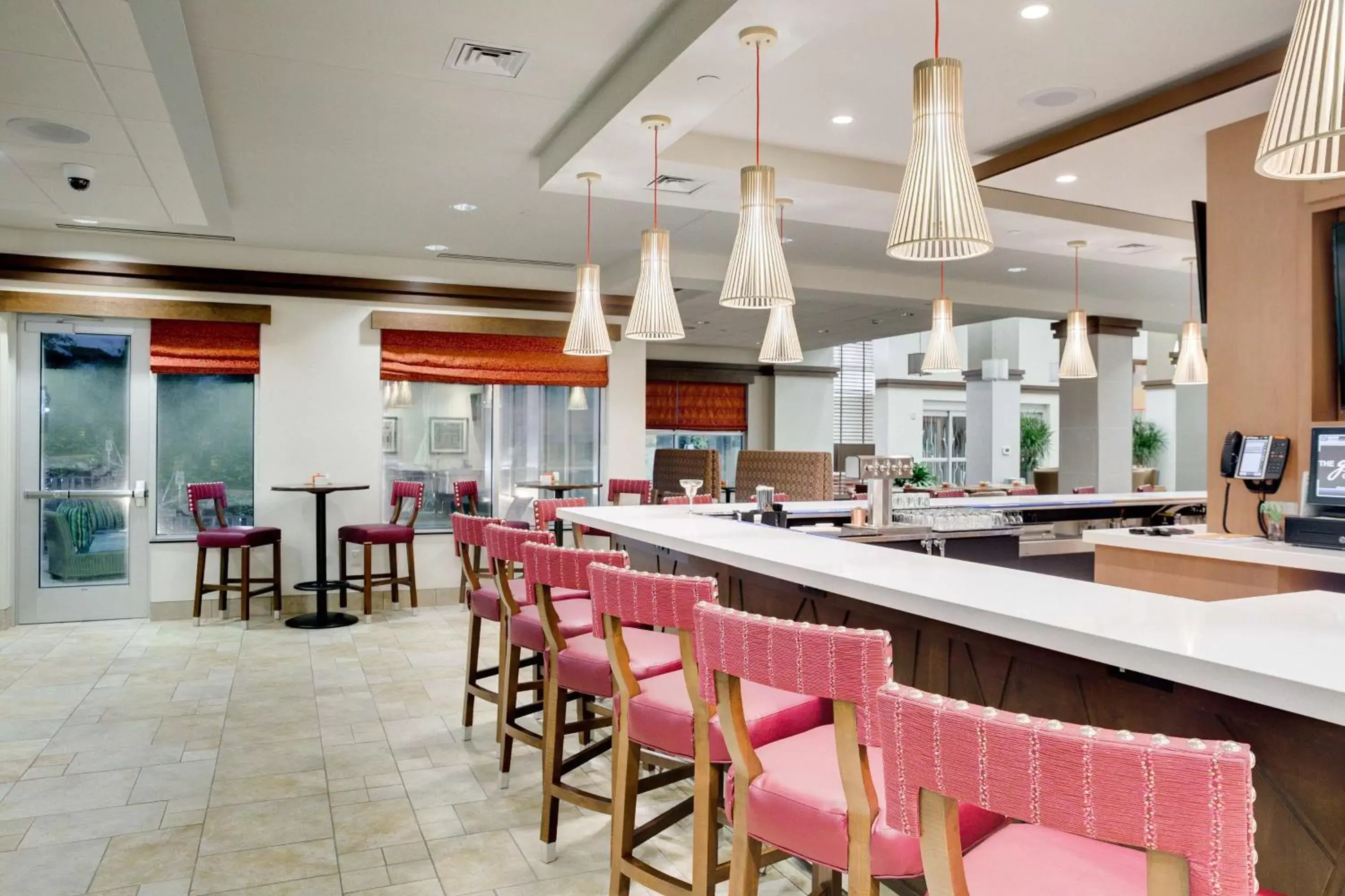 Lounge or bar, Restaurant/Places to Eat in Hilton Garden Inn North Houston Spring